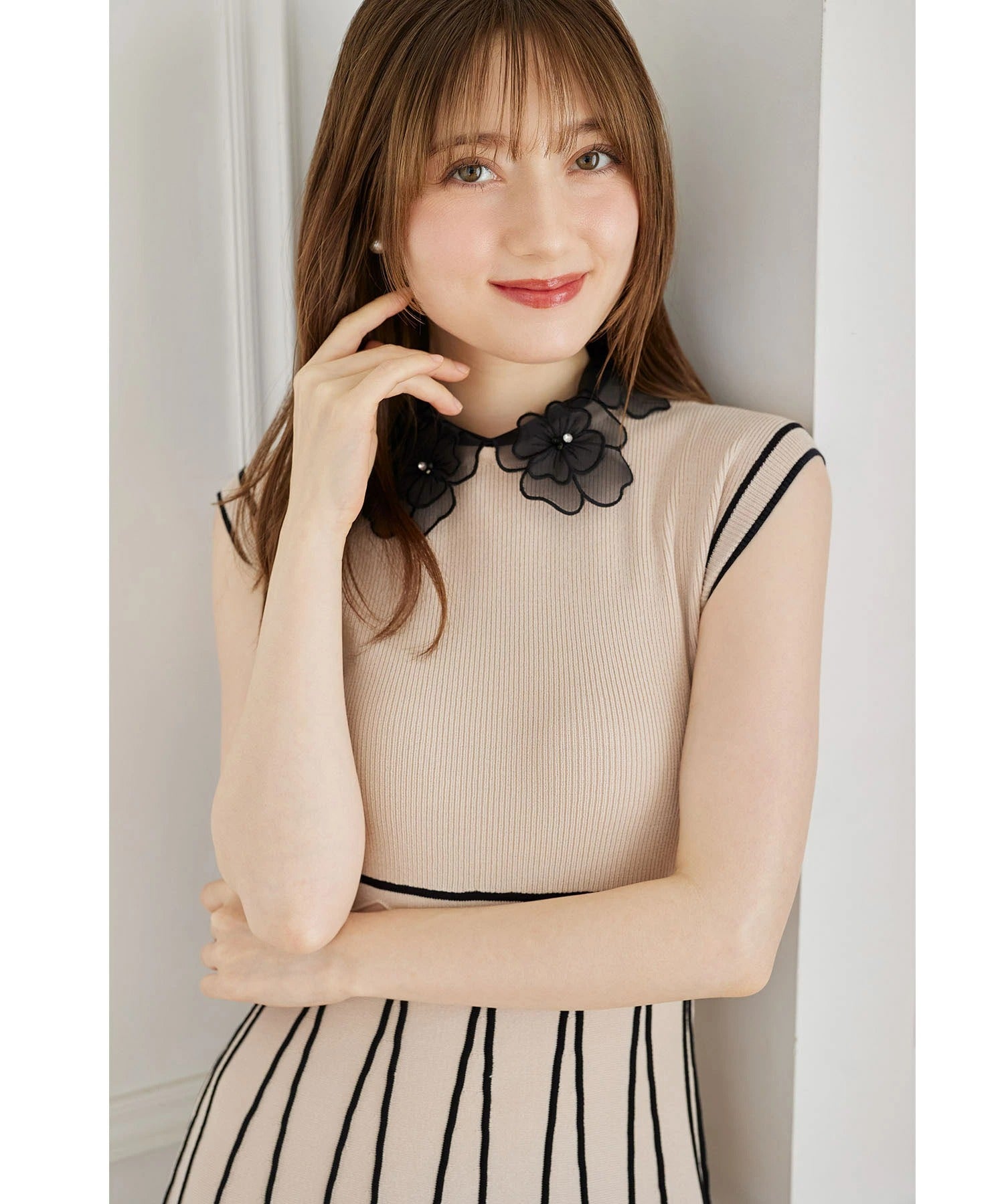 トッコクローゼット tocco closet 2WAYフラワーレース襟付き配色ラインプリーツニットワンピース ベージュ