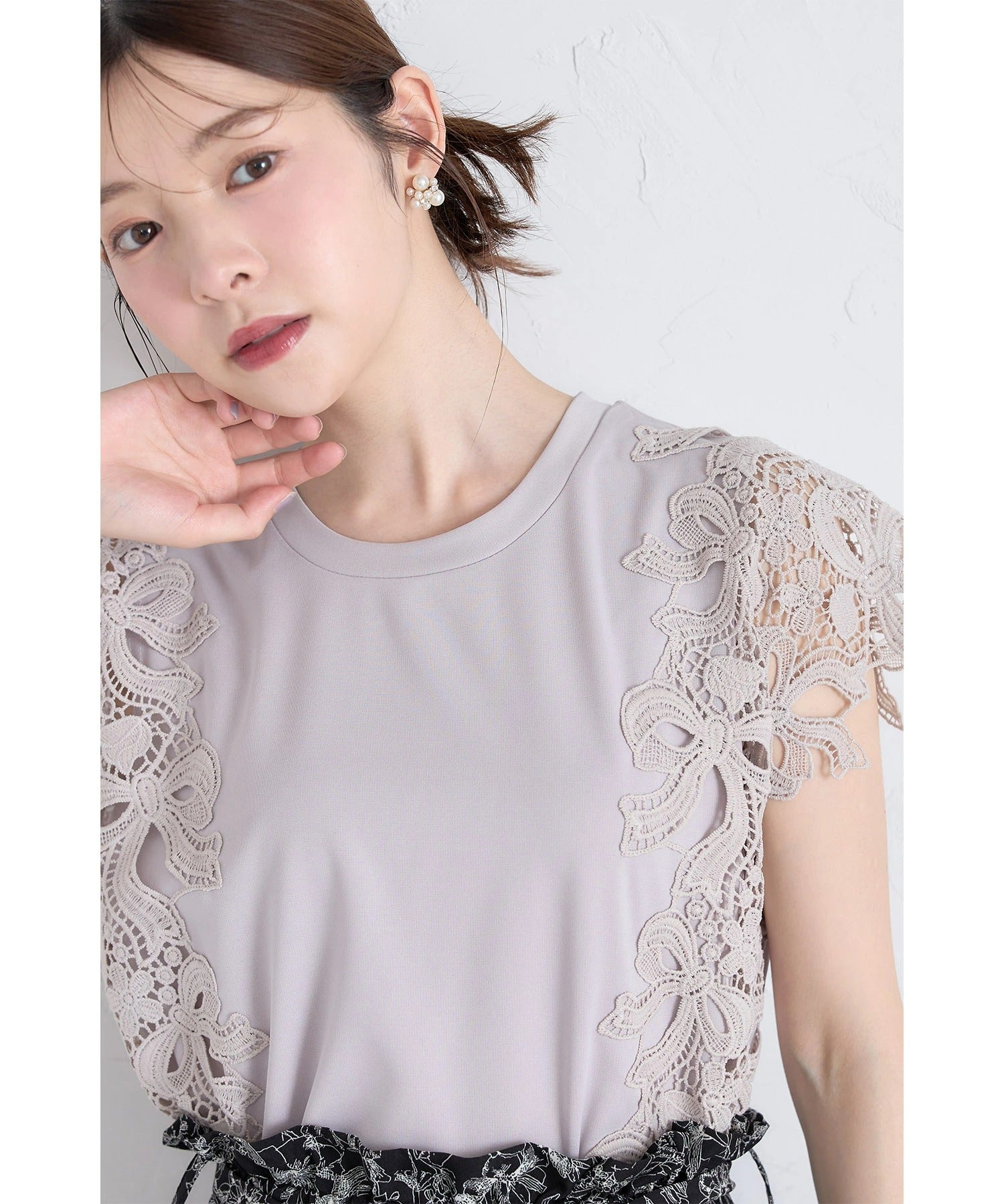 トッコクローゼット tocco closet 接触冷感♪リボン×フラワーレース装飾カットソープルオーバー ベージュ