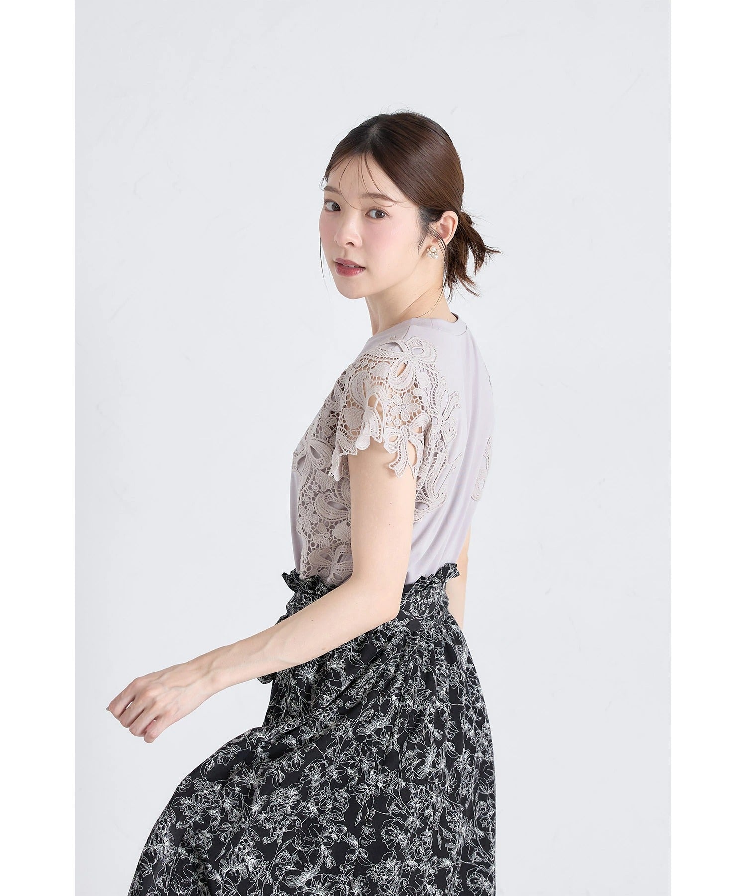 トッコクローゼット tocco closet 接触冷感♪リボン×フラワーレース装飾カットソープルオーバー ベージュ