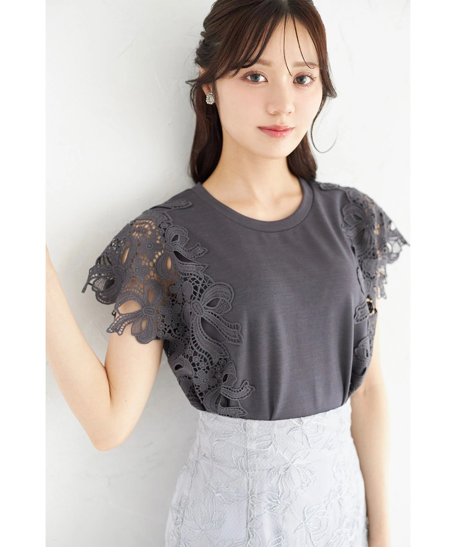 トッコクローゼット tocco closet 接触冷感♪リボン×フラワーレース装飾カットソープルオーバー グレー