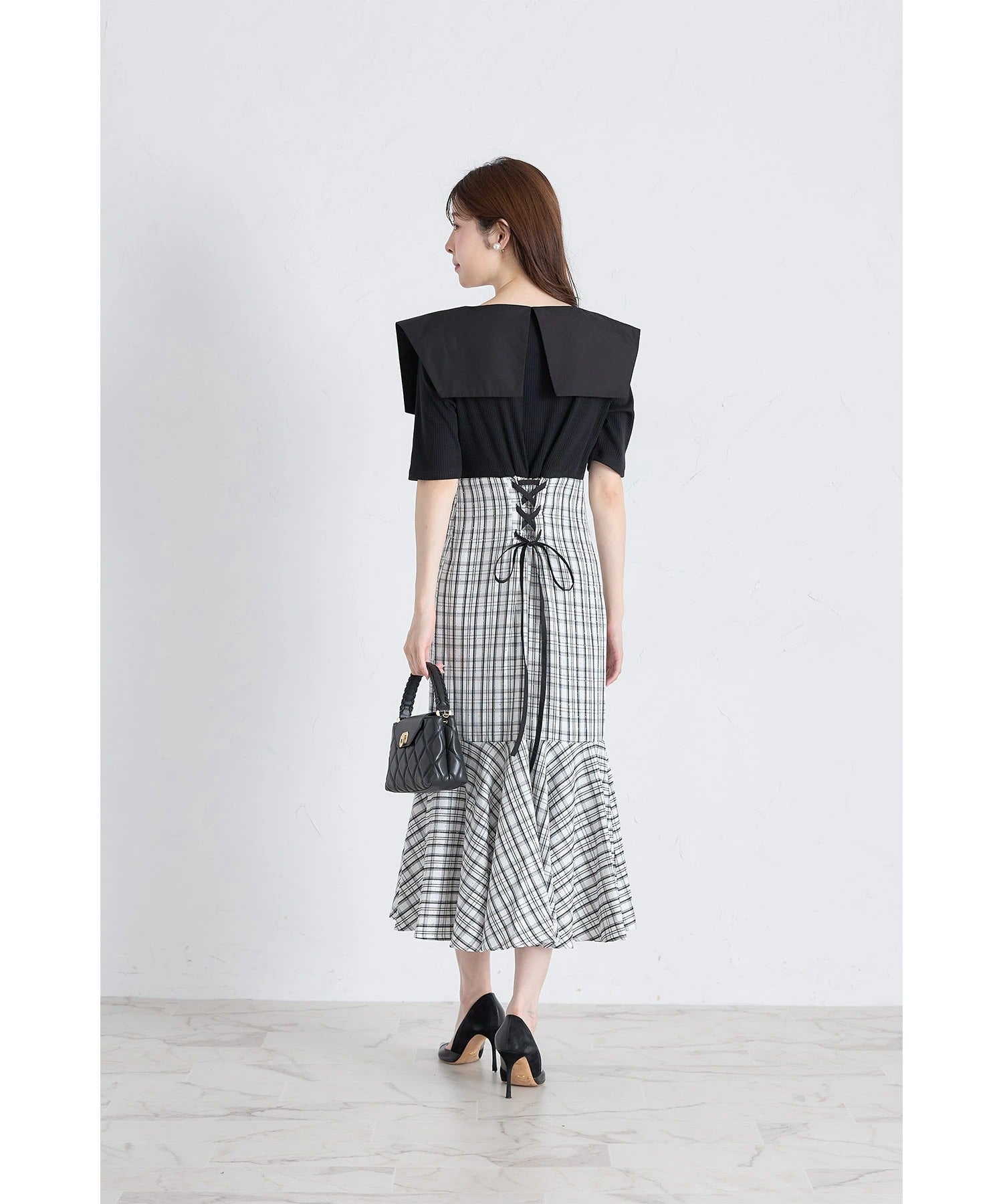 トッコクローゼット tocco closet ビックカラー付きストーン装飾チェック柄バックレースアップドッキングワンピース ホワイト