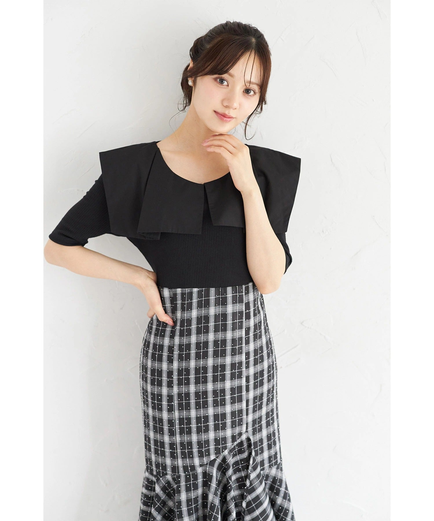 トッコクローゼット tocco closet ビックカラー付きストーン装飾チェック柄バックレースアップドッキングワンピース ブラック