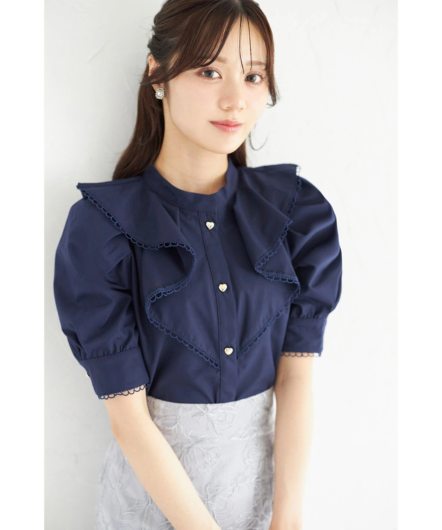 トッコクローゼット tocco closet ハート釦ラインレース装飾ラッフルフリルブラウス ネイビー