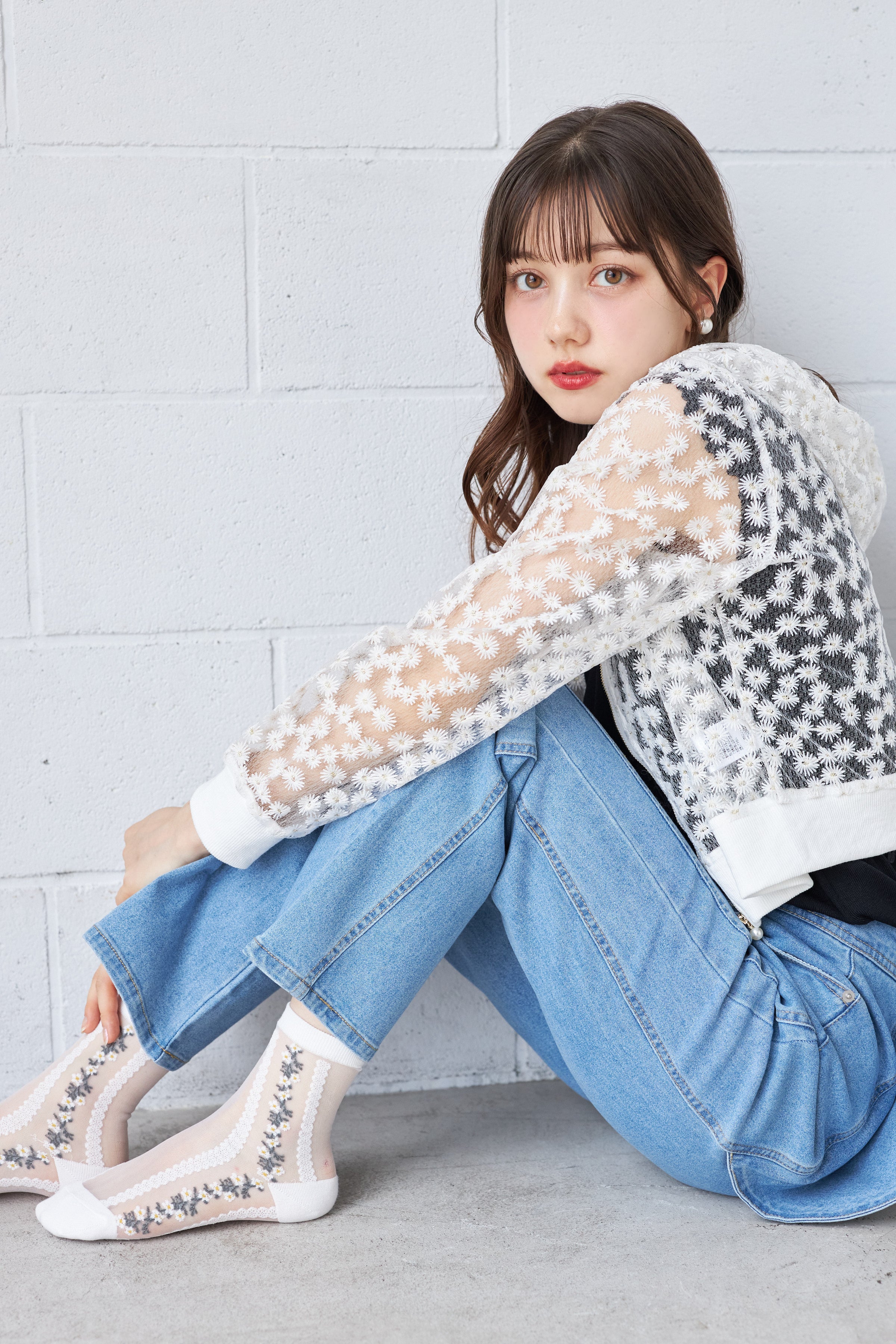 トッコクローゼット tocco closet シアーフラワーレース刺繍パール付きジップパーカー ホワイト