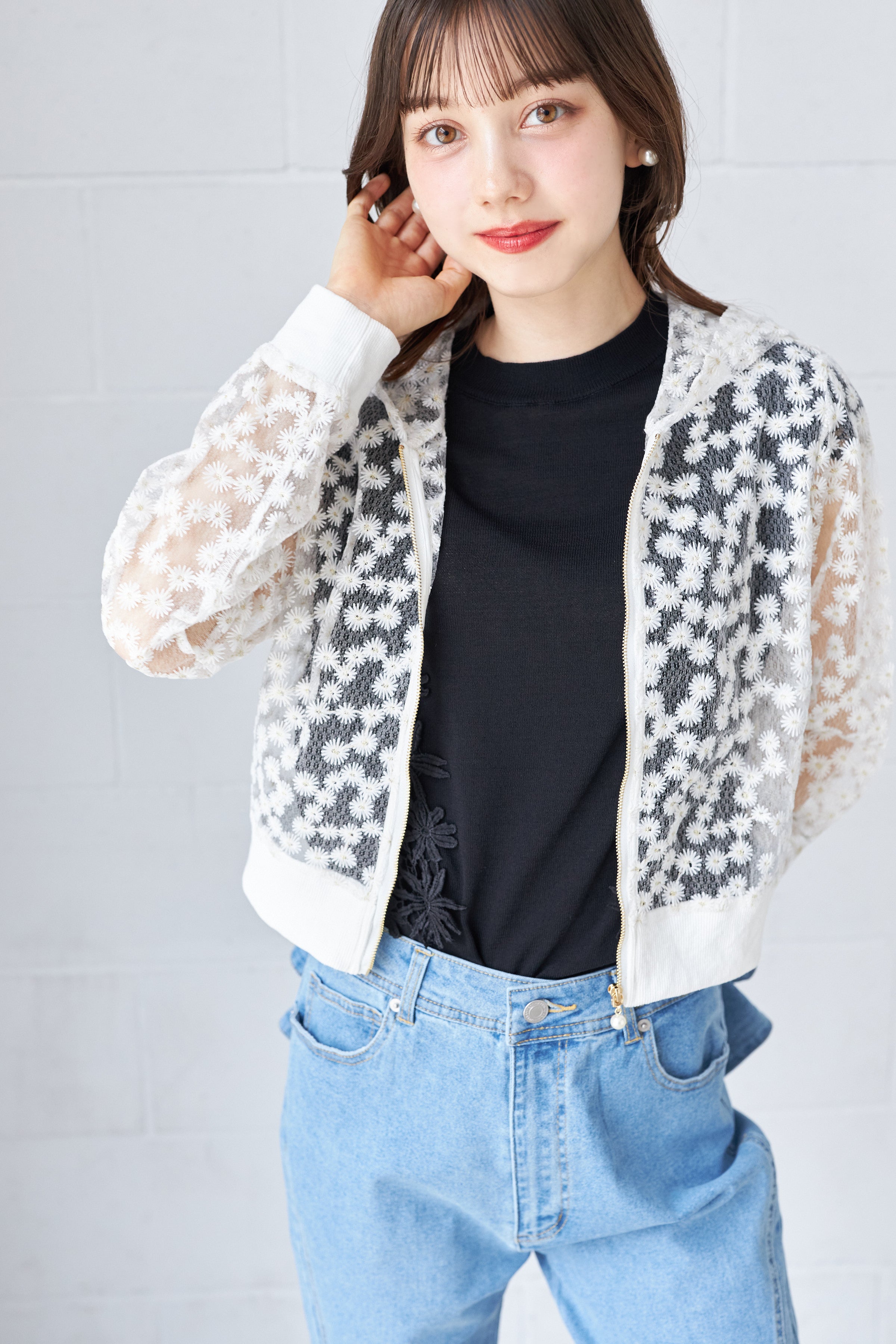 トッコクローゼット tocco closet シアーフラワーレース刺繍パール付きジップパーカー ホワイト