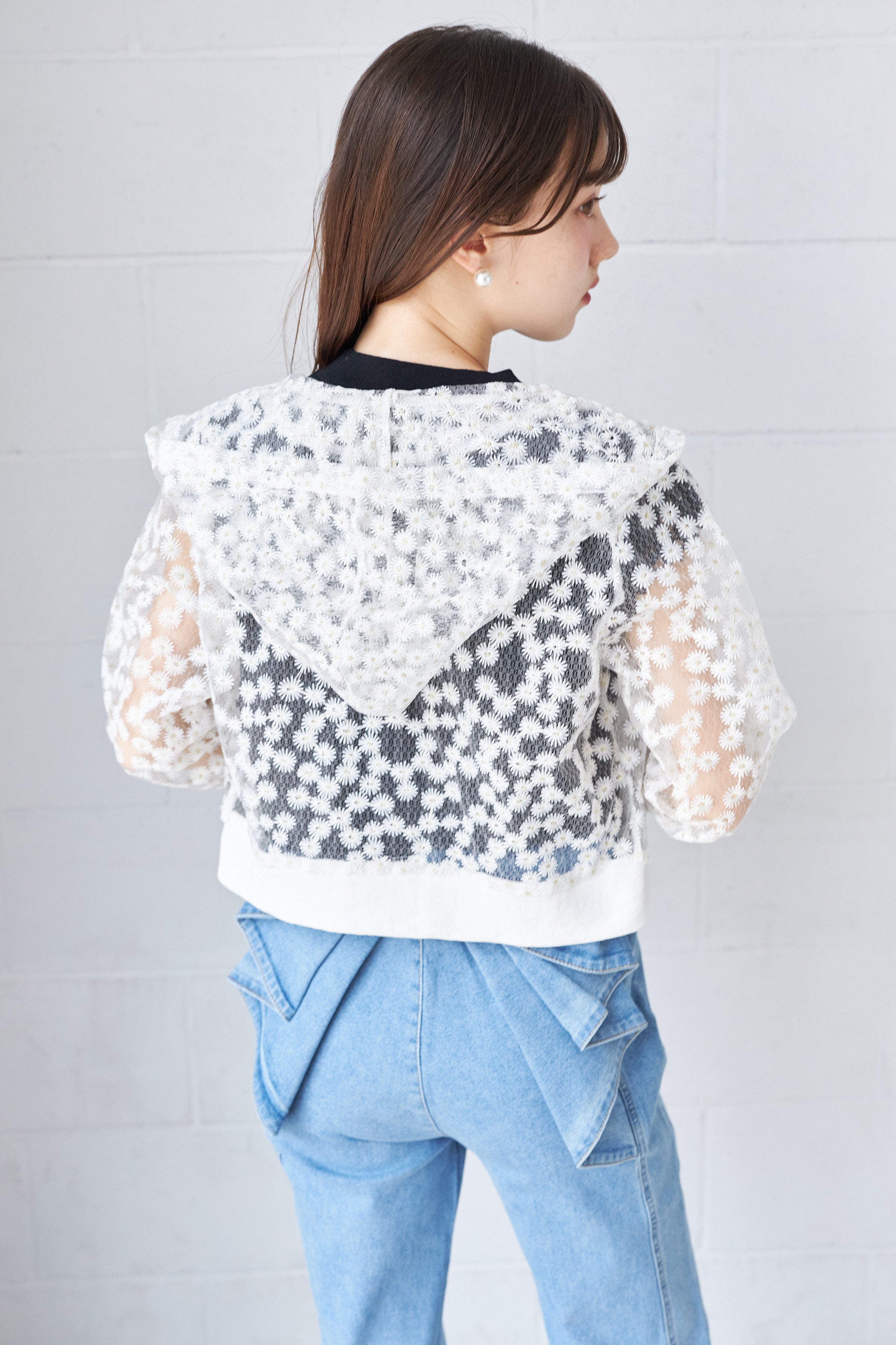 トッコクローゼット tocco closet シアーフラワーレース刺繍パール付きジップパーカー ホワイト