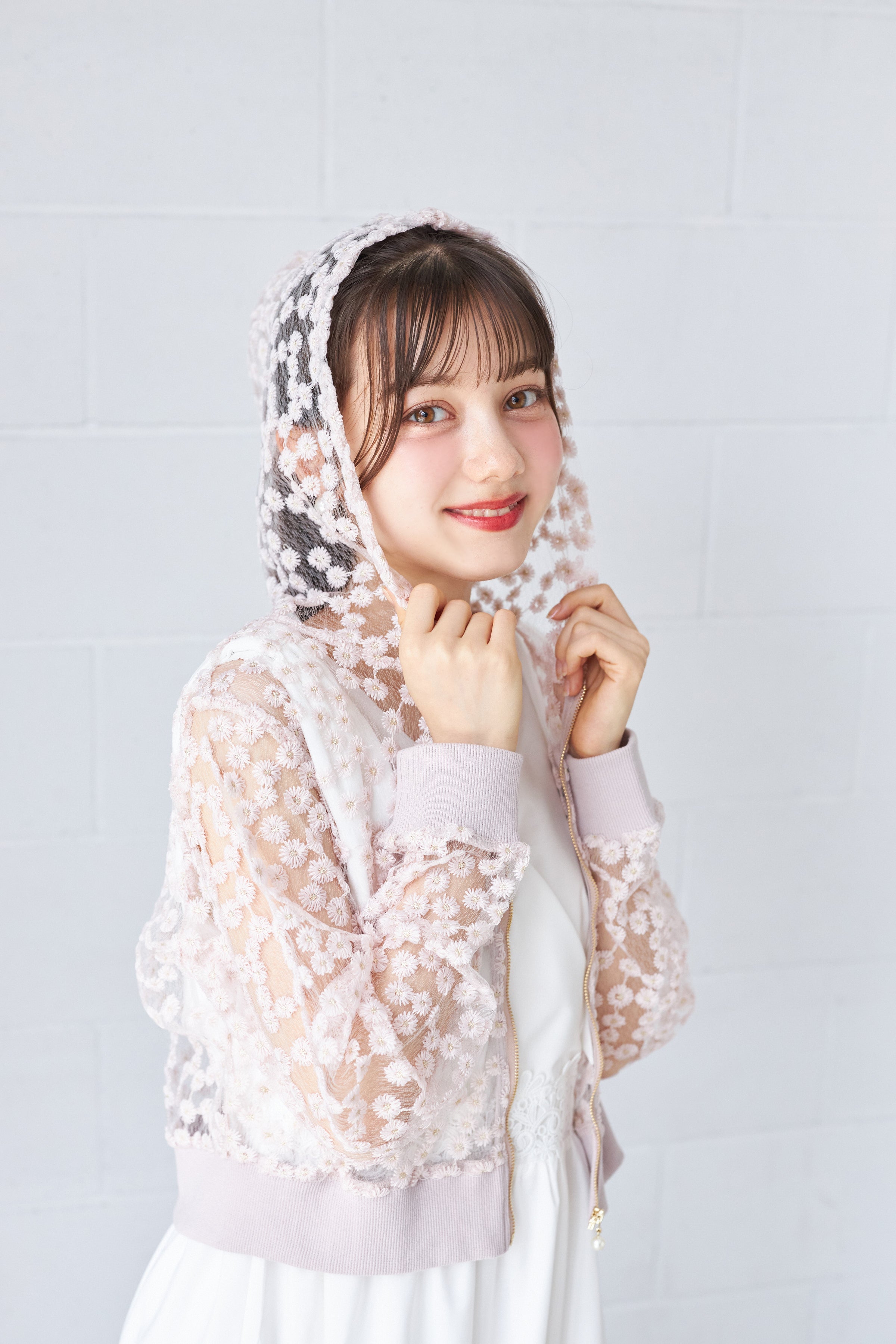 トッコクローゼット tocco closet シアーフラワーレース刺繍パール付きジップパーカー ピンク