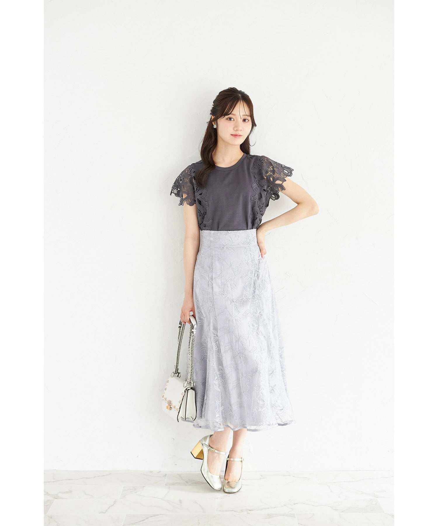 トッコクローゼット tocco closet ラインフラワー刺繍バックレースアップフレアスカート ブルー