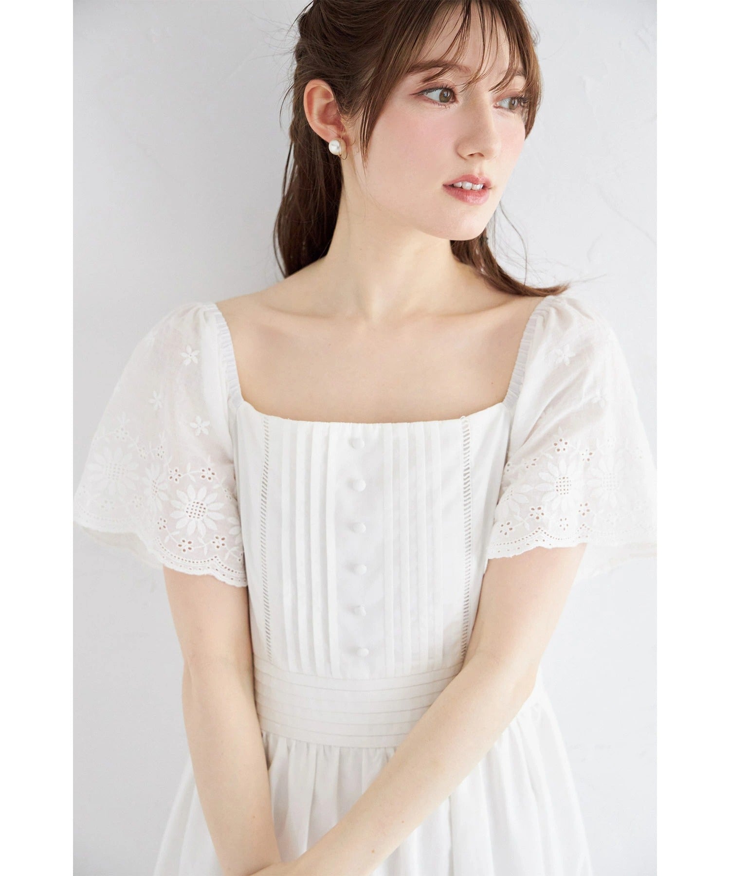 トッコクローゼット tocco closet ピンタックフラワーカットワークレース刺繍コットンティアードワンピース ホワイト