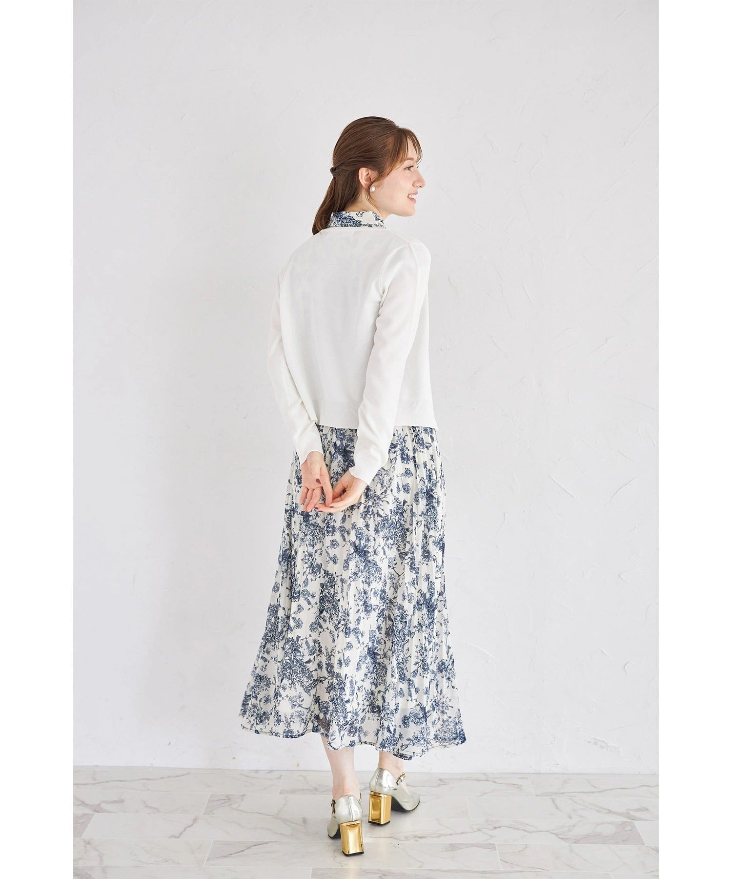 トッコクローゼット tocco closet UVカット＆接触冷感＆ハンドウォッシュ♪超強撚パールフラワー釦カーディガン ホワイト