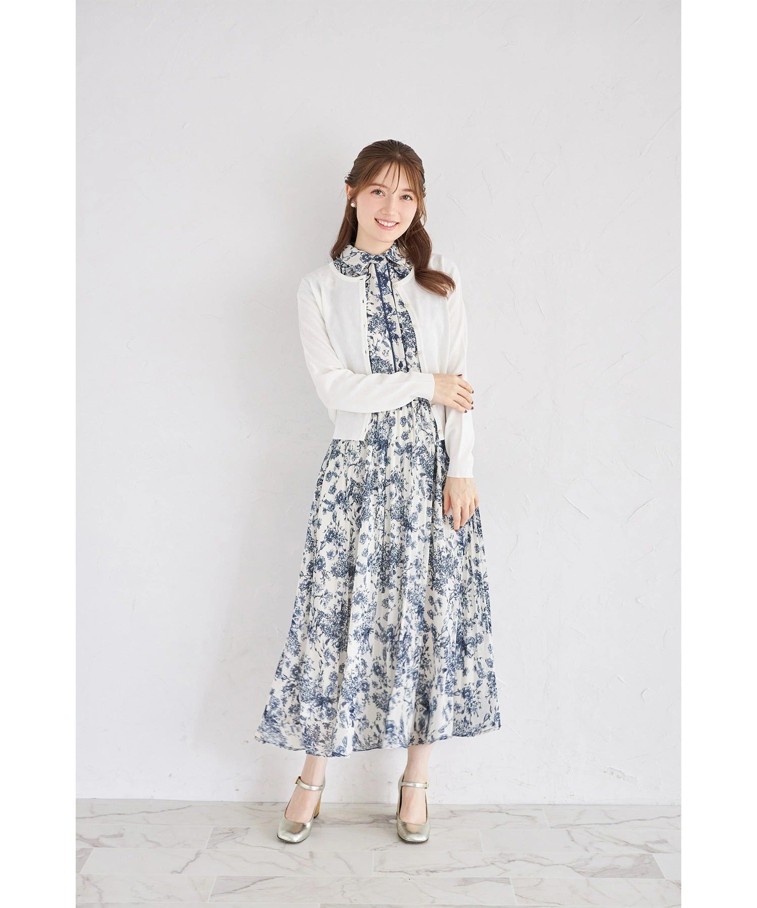 トッコクローゼット tocco closet UVカット＆接触冷感＆ハンドウォッシュ♪超強撚パールフラワー釦カーディガン ホワイト