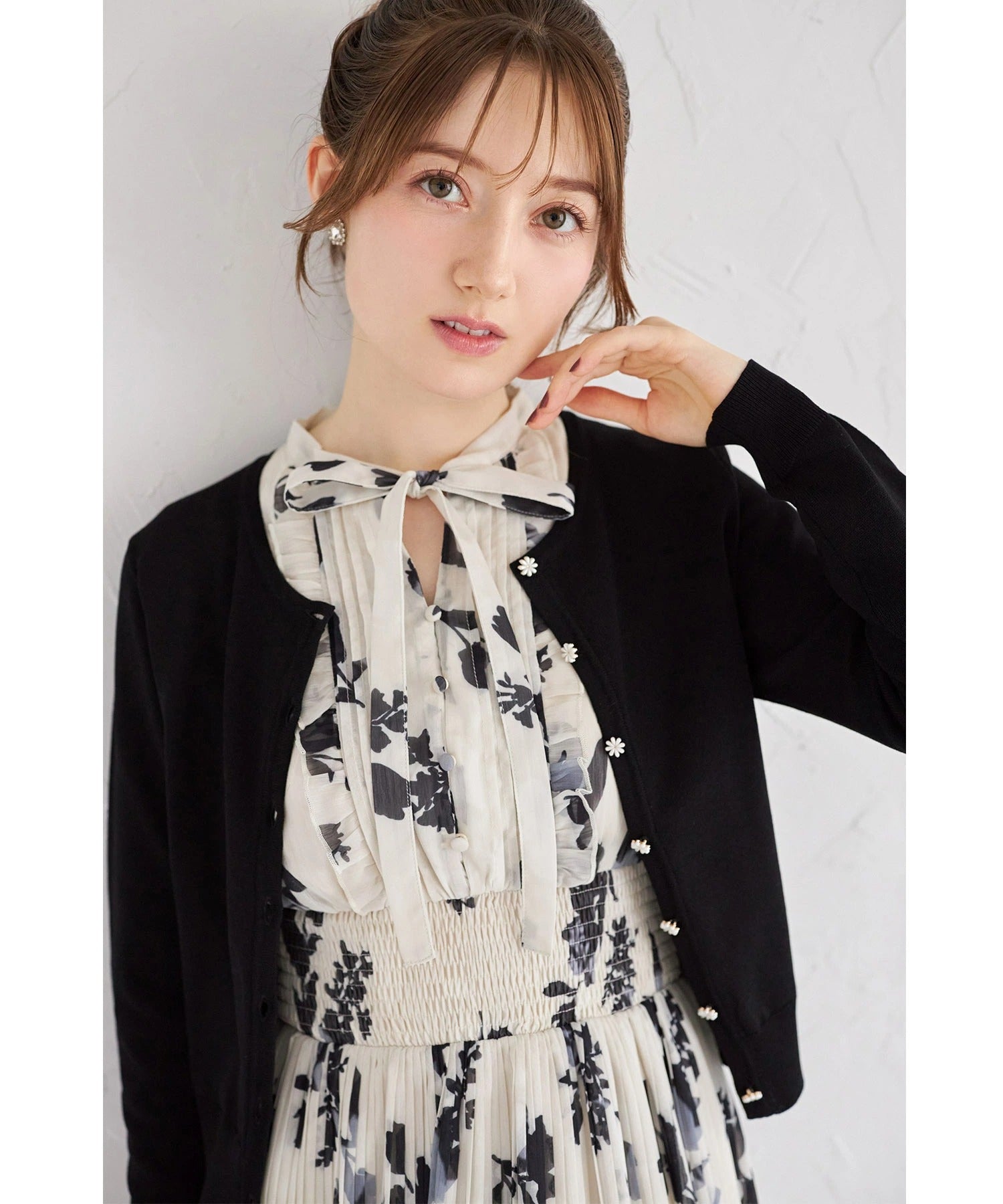 トッコクローゼット tocco closet UVカット＆接触冷感＆ハンドウォッシュ♪超強撚パールフラワー釦カーディガン ブラック