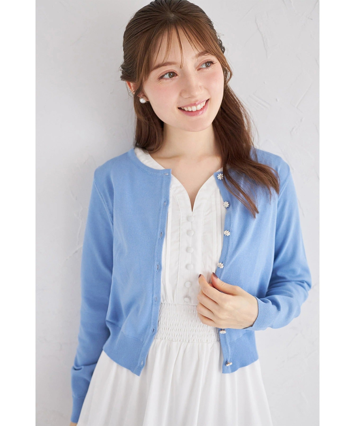 トッコクローゼット tocco closet UVカット＆接触冷感＆ハンドウォッシュ♪超強撚パールフラワー釦カーディガン ブルー