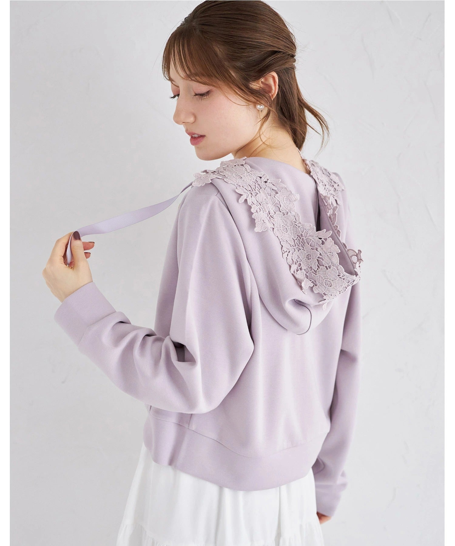 トッコクローゼット tocco closet 軽くて優しい着心地♪フラワーレース装飾ふんわりスフレタッチジップパーカー パープル