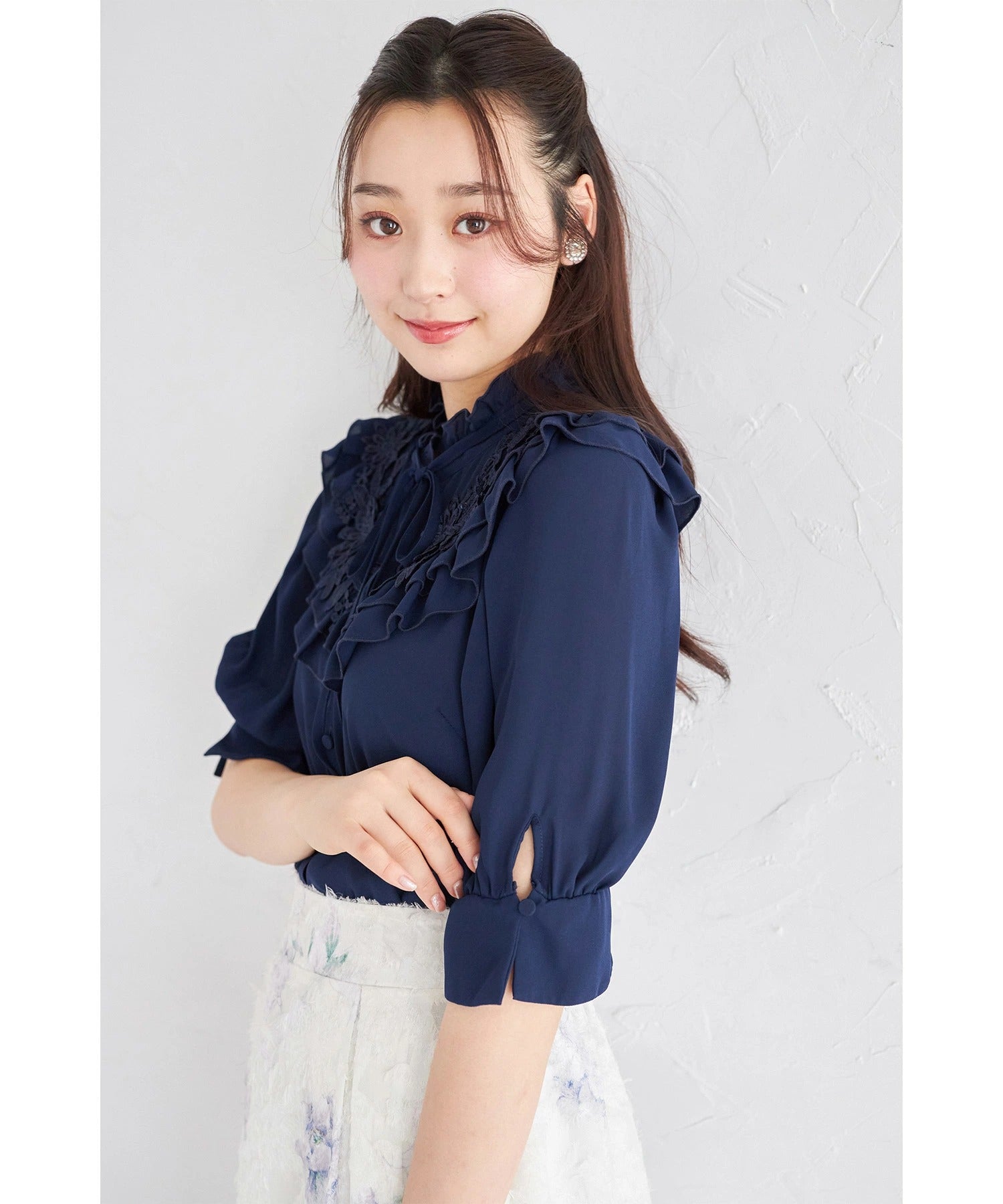 トッコクローゼット tocco closet リボン付きフラワーモチーフレース×フリルブラウス ネイビー