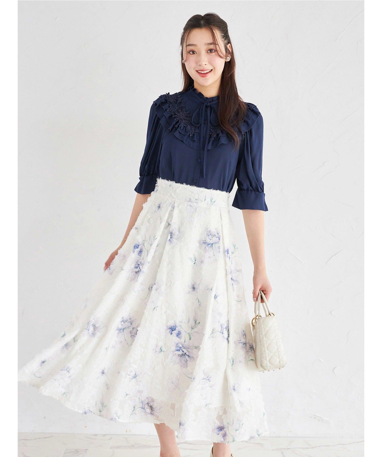 トッコクローゼット tocco closet リボン付きフラワーモチーフレース×フリルブラウス ネイビー