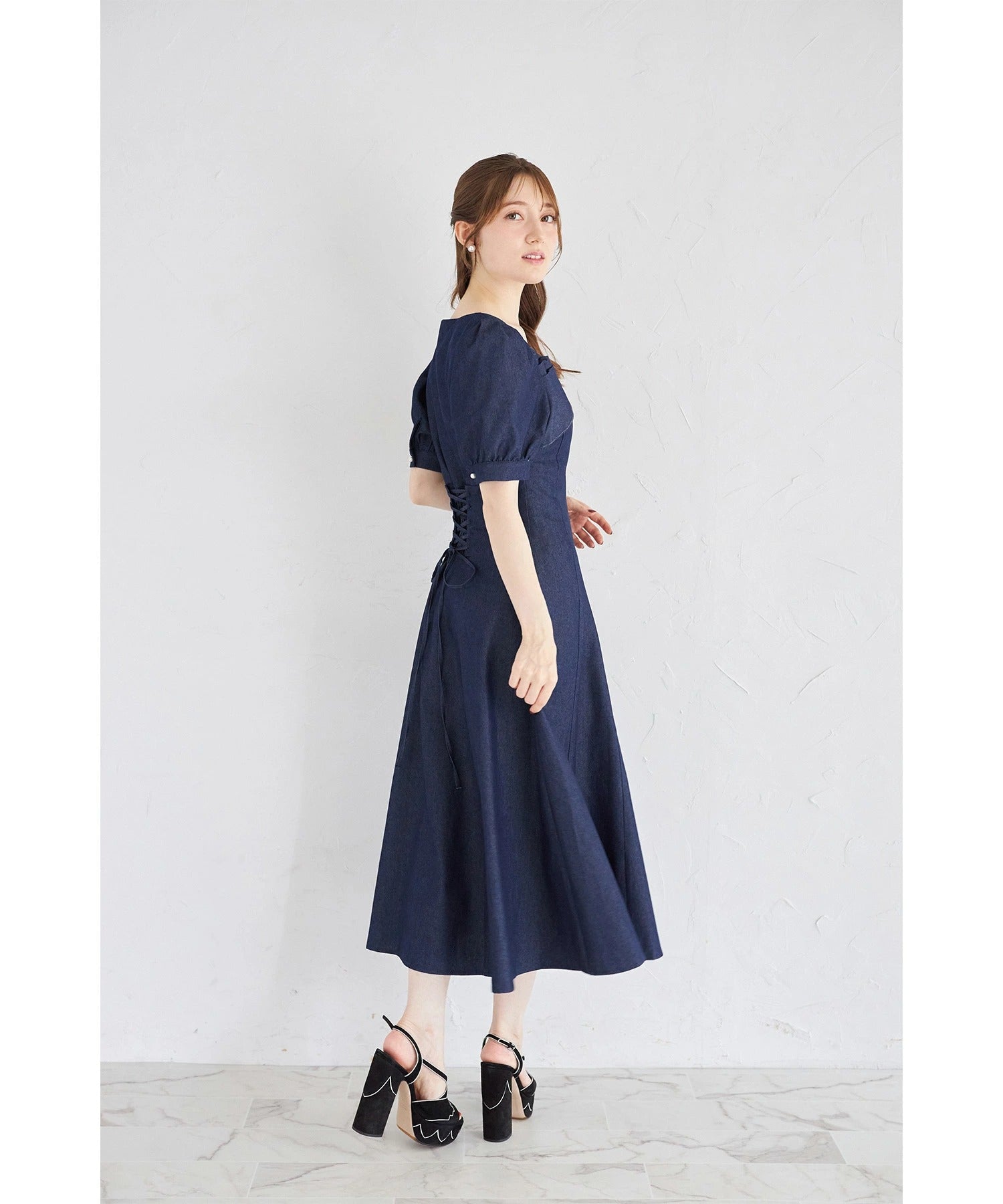 トッコクローゼット tocco closet リボンモチーフ付きバックレースアップデニムワンピース ネイビー