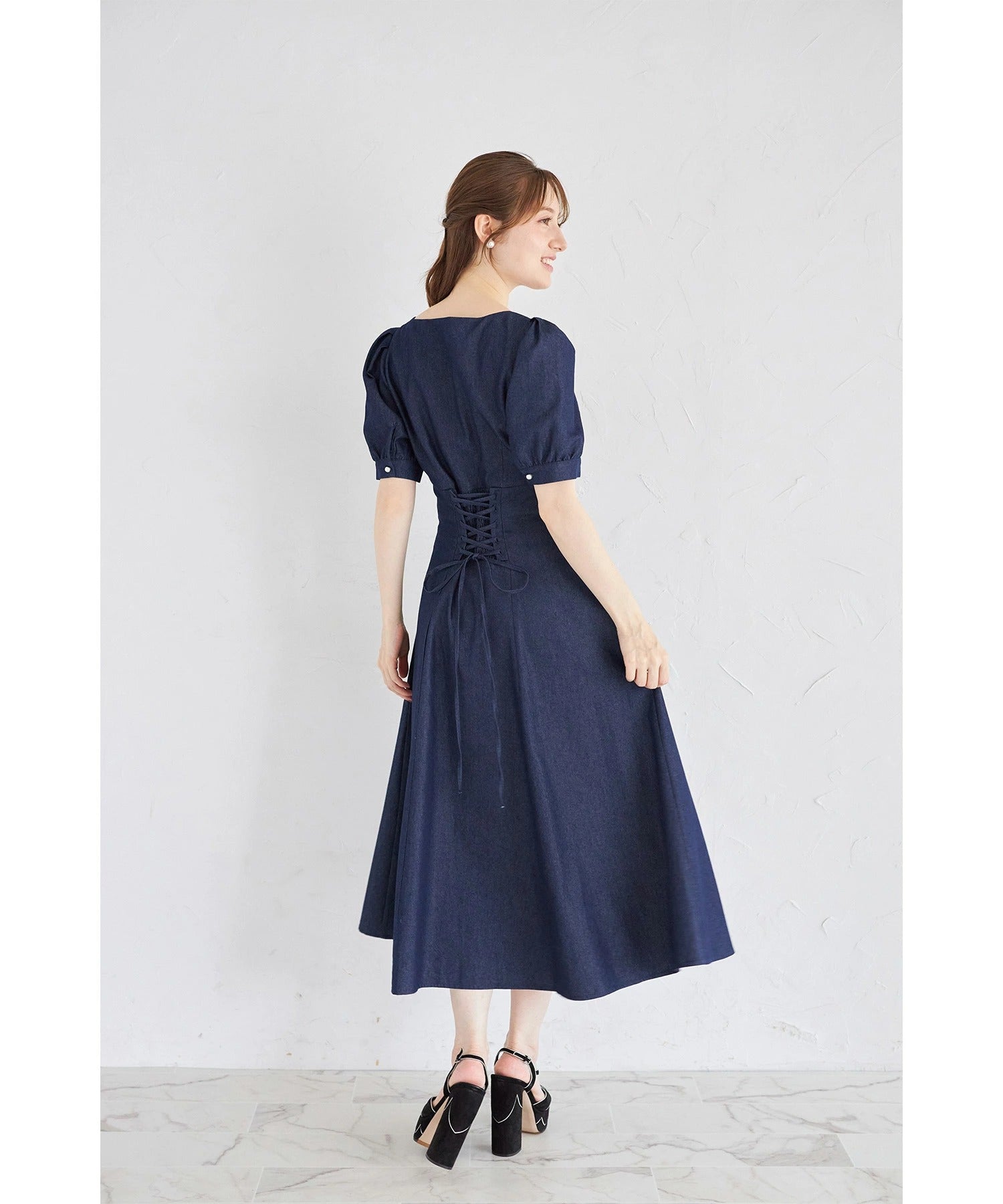 トッコクローゼット tocco closet リボンモチーフ付きバックレースアップデニムワンピース ネイビー