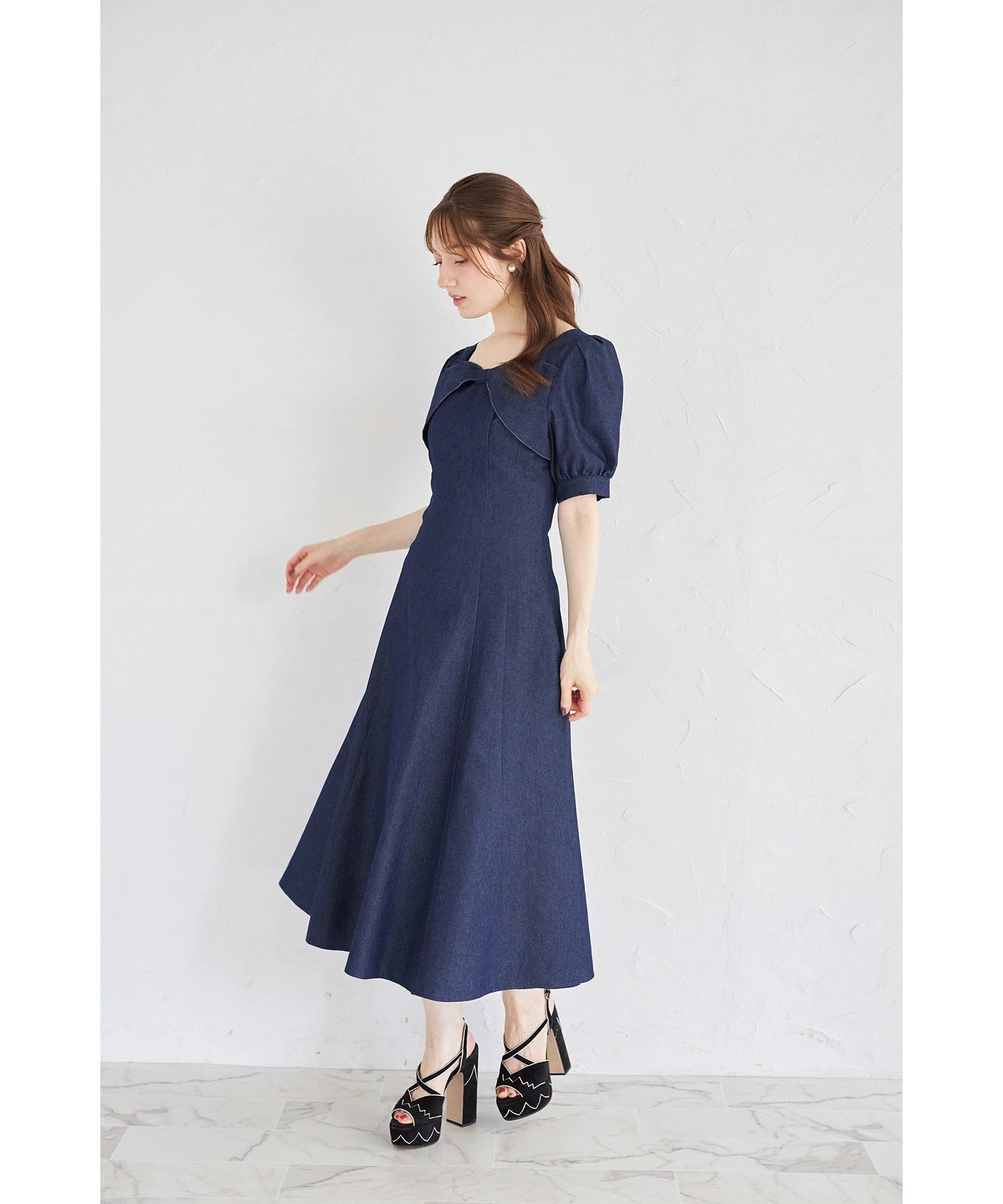 トッコクローゼット tocco closet リボンモチーフ付きバックレースアップデニムワンピース ネイビー