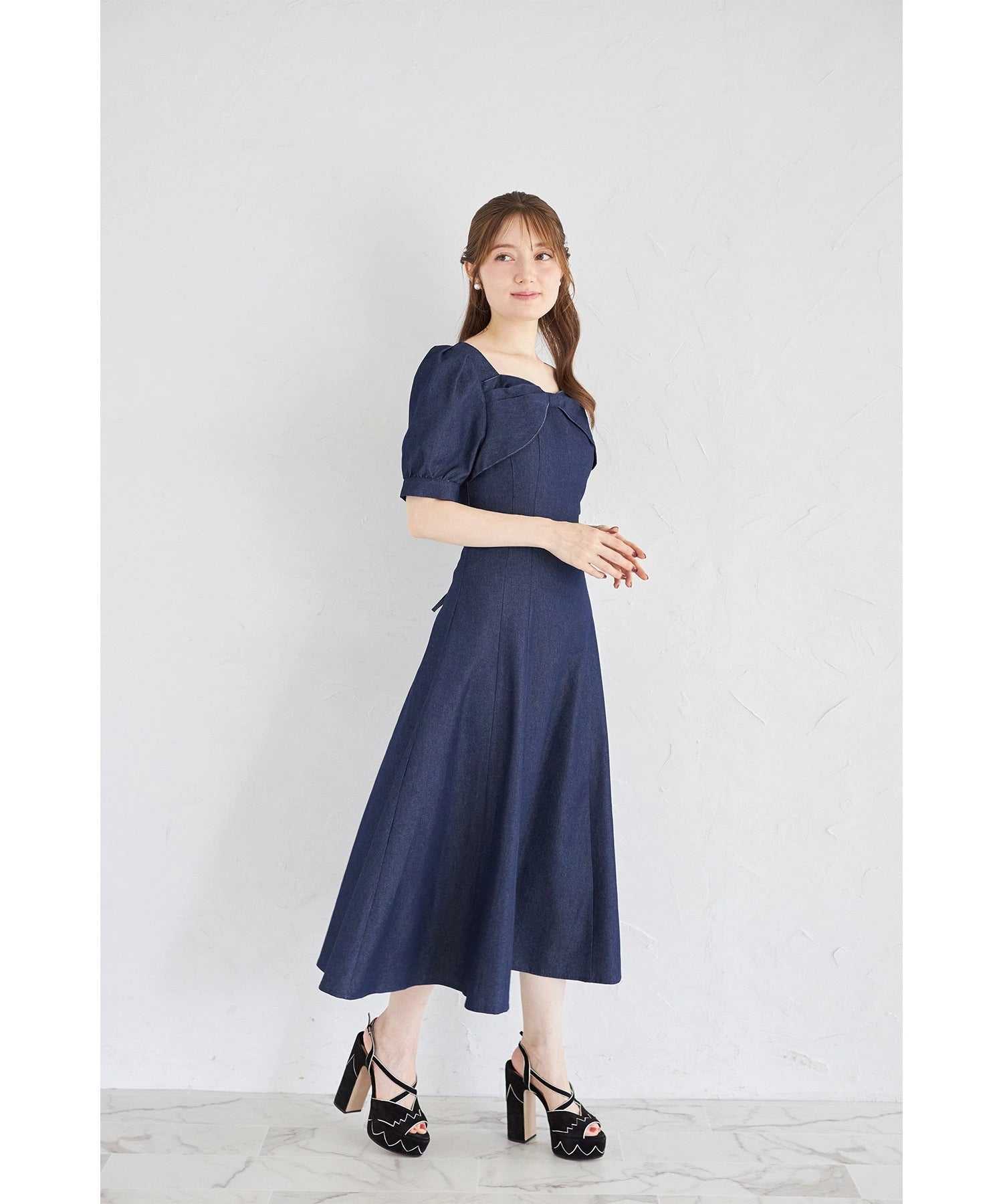 トッコクローゼット tocco closet リボンモチーフ付きバックレースアップデニムワンピース ネイビー