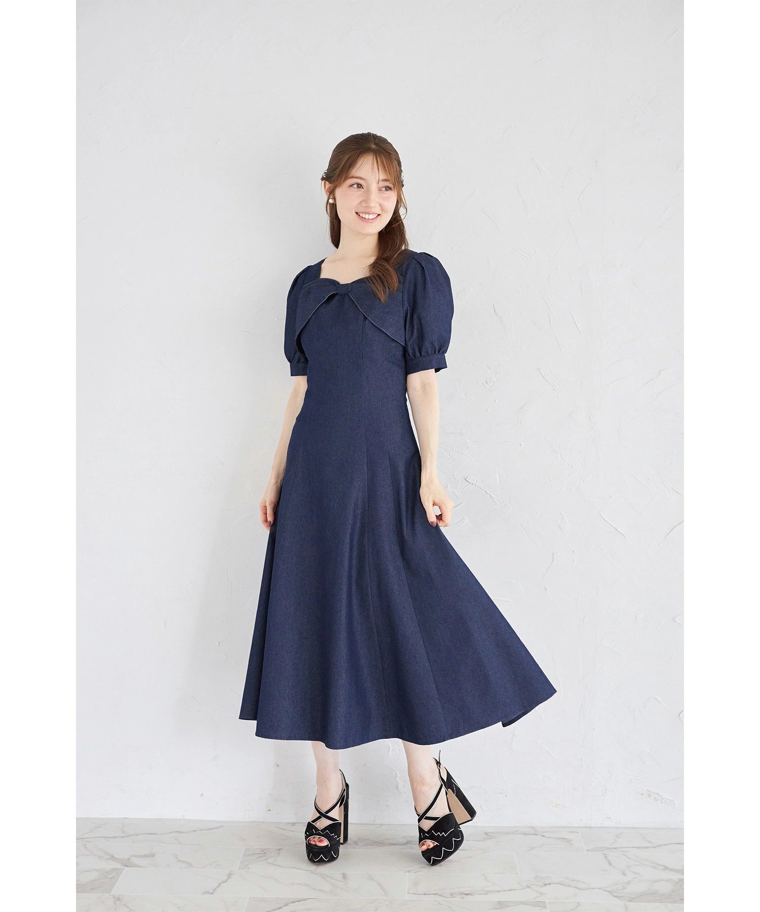 トッコクローゼット tocco closet リボンモチーフ付きバックレースアップデニムワンピース ネイビー