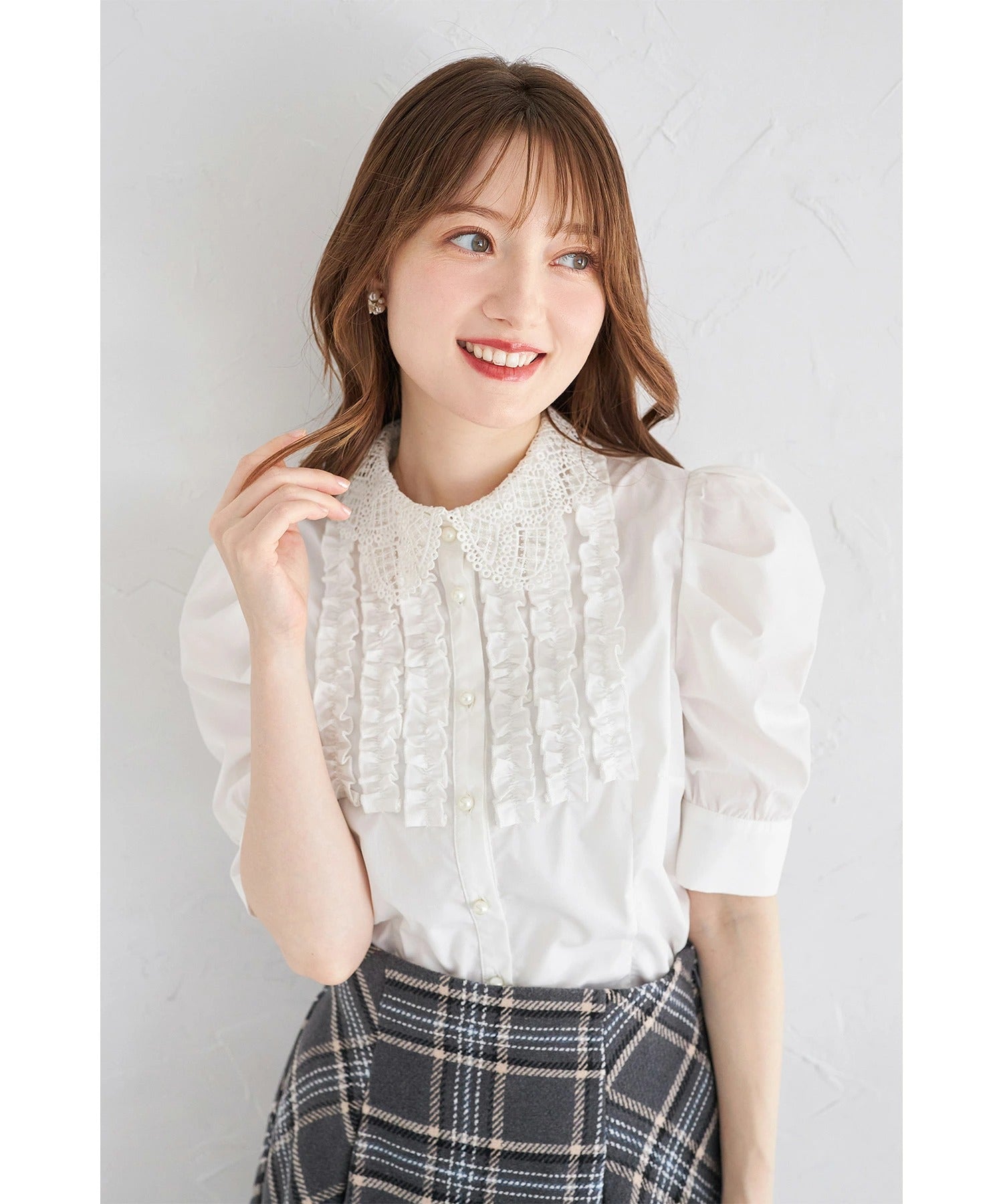 トッコクローゼット tocco closet 2WAYレース襟付きパール釦フリルブラウス ホワイト