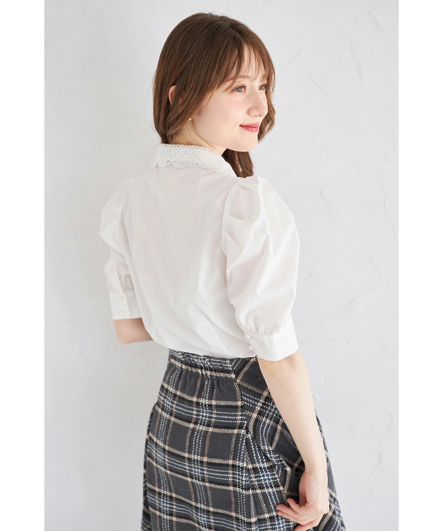 トッコクローゼット tocco closet 2WAYレース襟付きパール釦フリルブラウス ホワイト