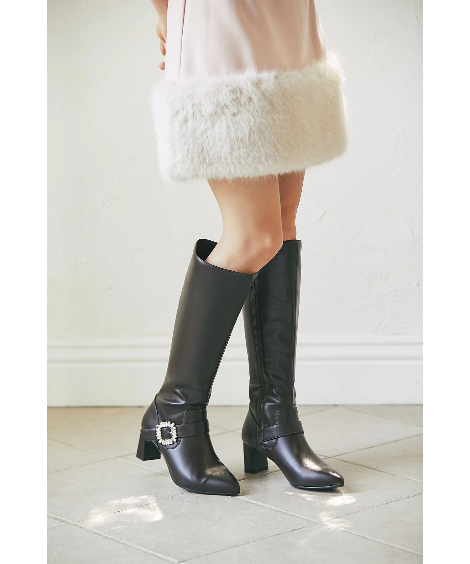 トッコクローゼット tocco closet ベルトデザインバックルビジュー付きロングブーツ ブラウン