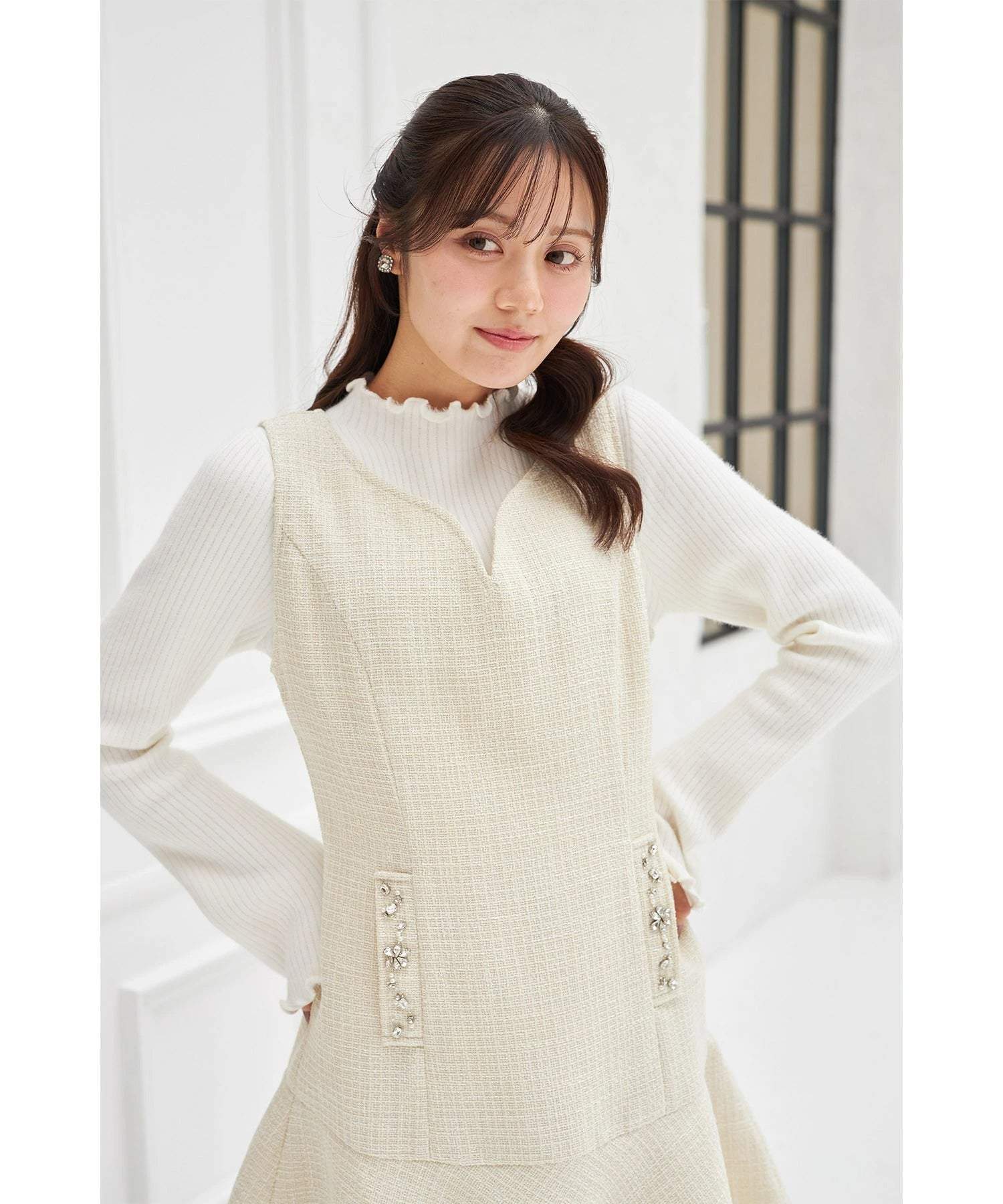 トッコクローゼット tocco closet ポケットビジュー付きツイードジャンパースカート ホワイト