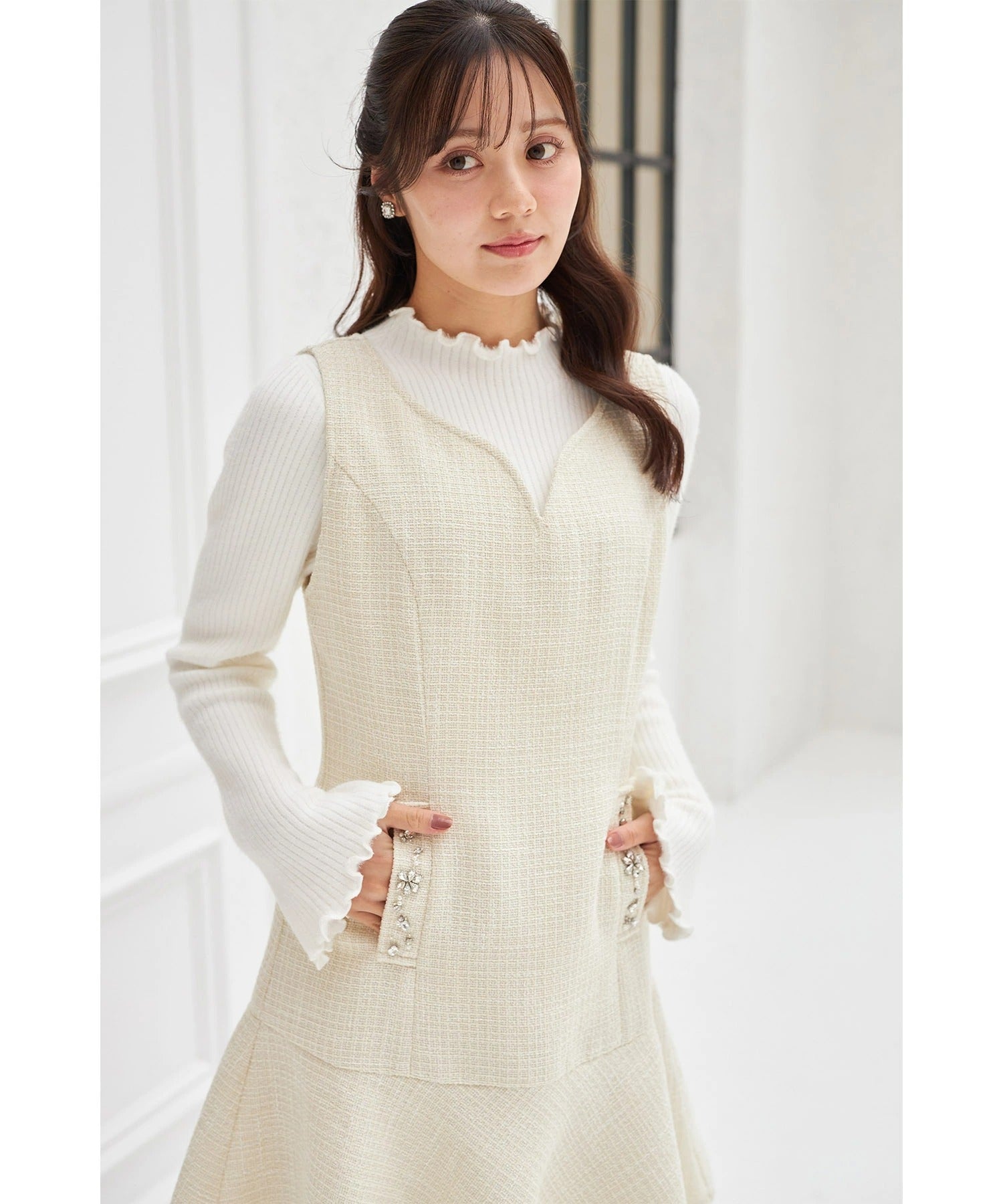 トッコクローゼット tocco closet ポケットビジュー付きツイードジャンパースカート ホワイト