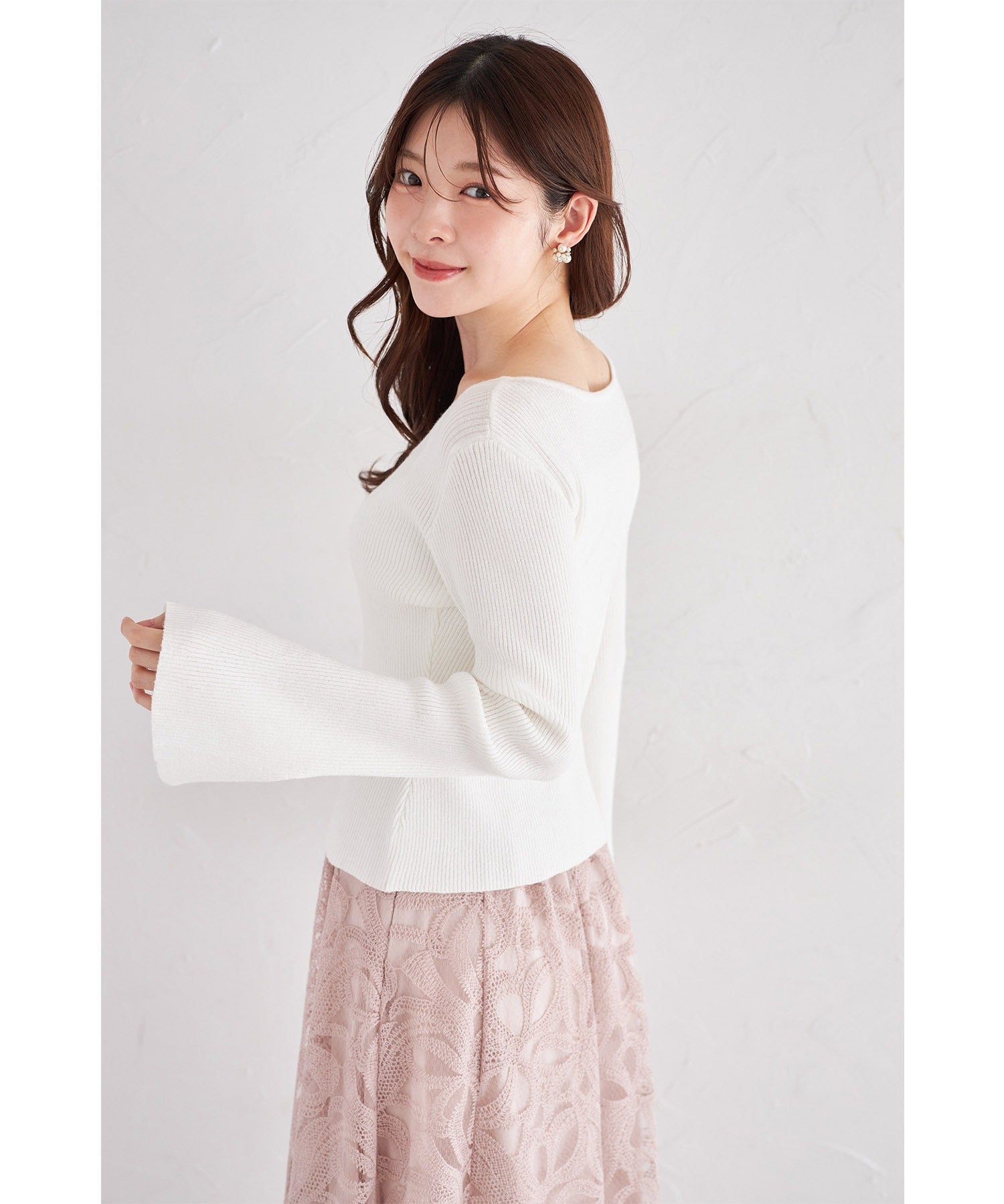 トッコクローゼット tocco closet フレアスリーブラメリブニットプルオーバー ホワイト