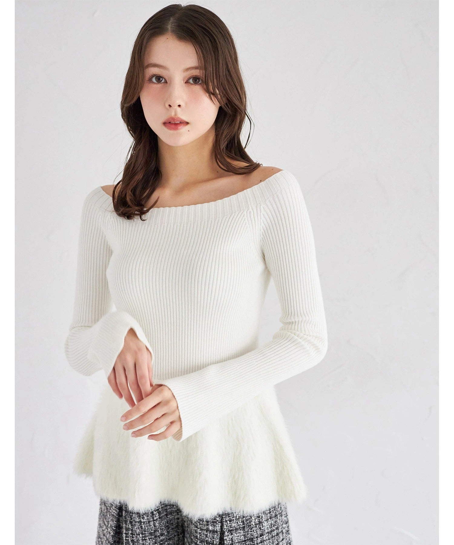 トッコクローゼット tocco closet シャギー切り替えリブニットペプラムプルオーバー ホワイト