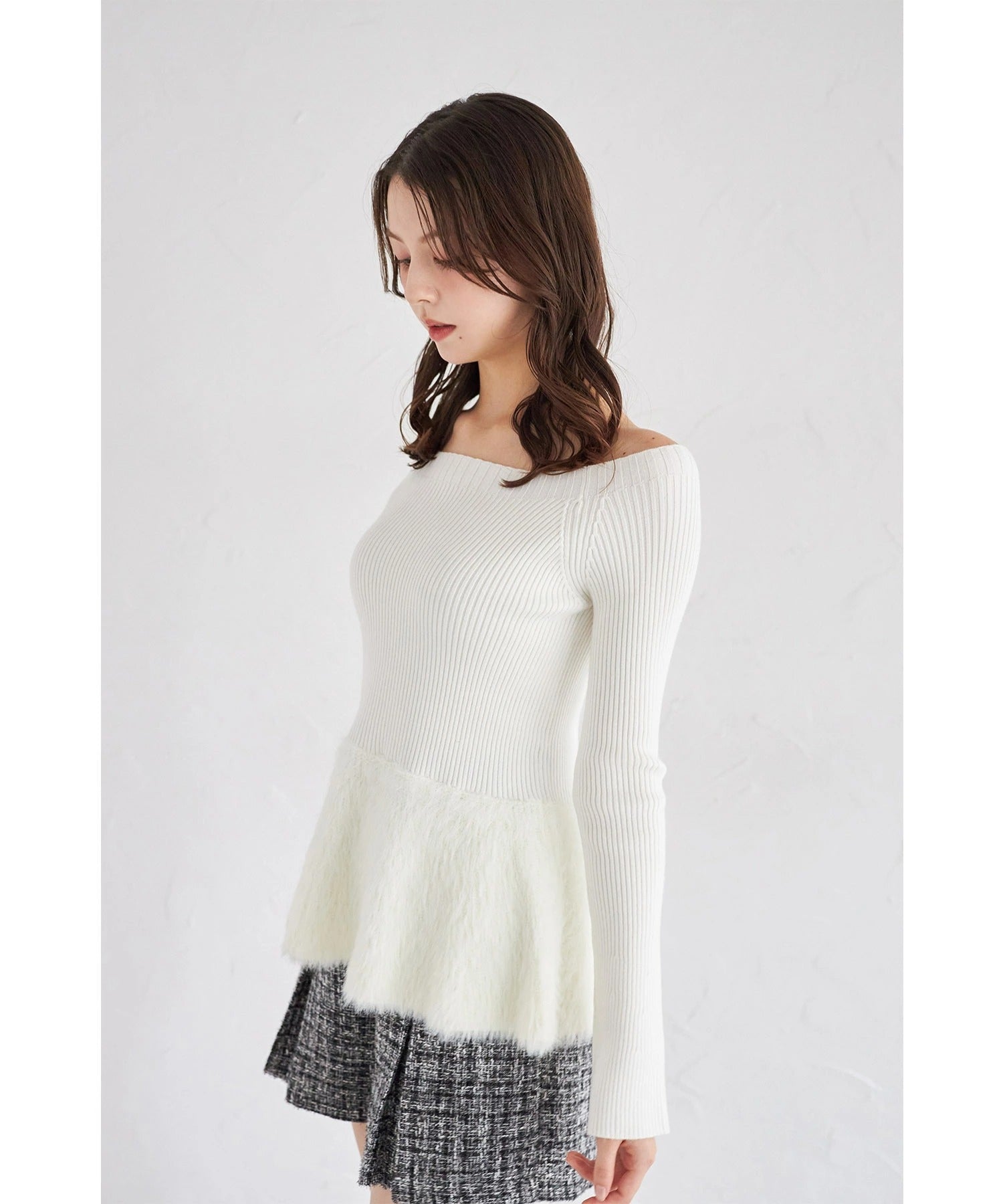 トッコクローゼット tocco closet シャギー切り替えリブニットペプラムプルオーバー ホワイト