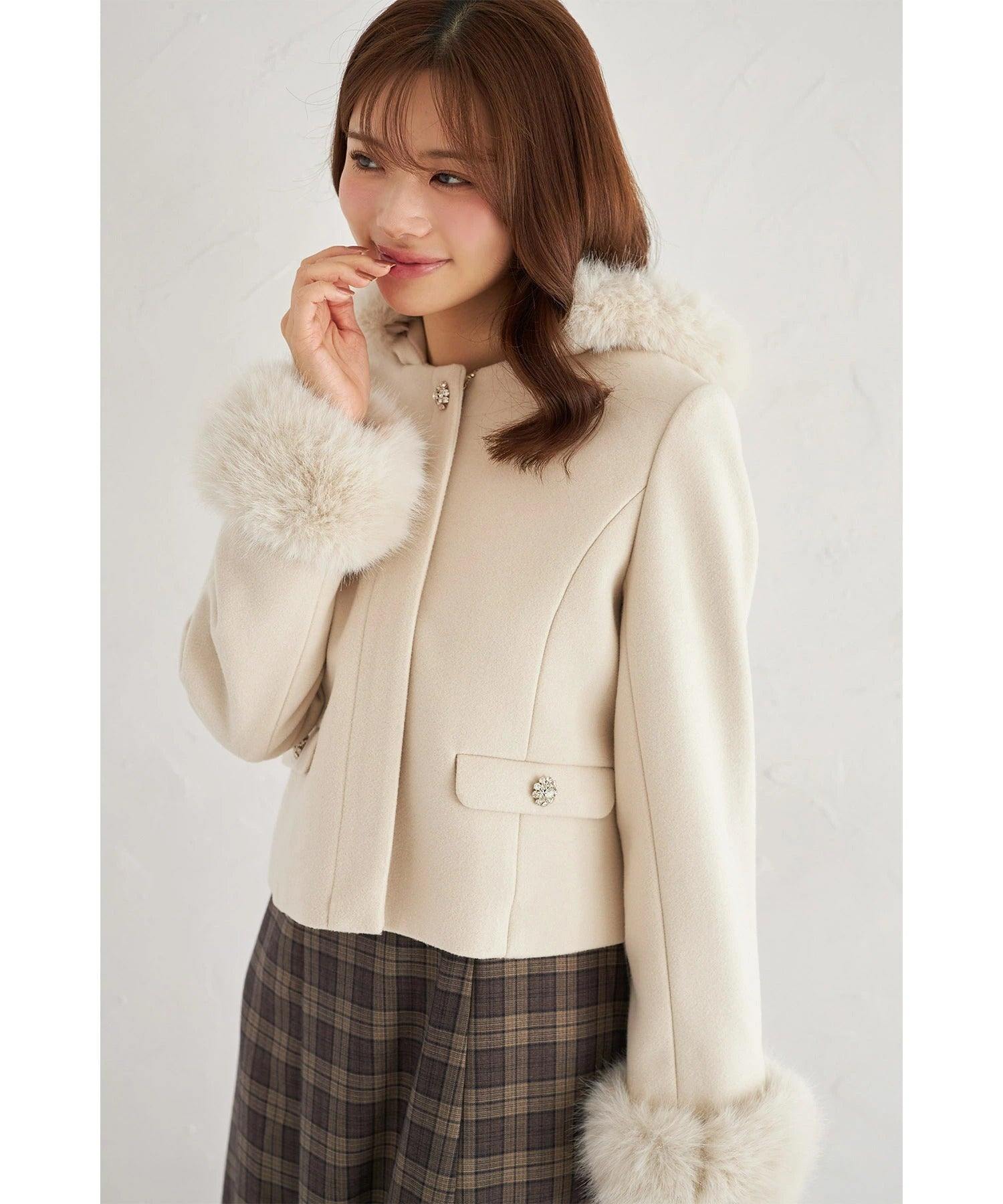 トッコクローゼット tocco closet 取り外し可能なファー付きビジュー装飾ショートコート ベージュ