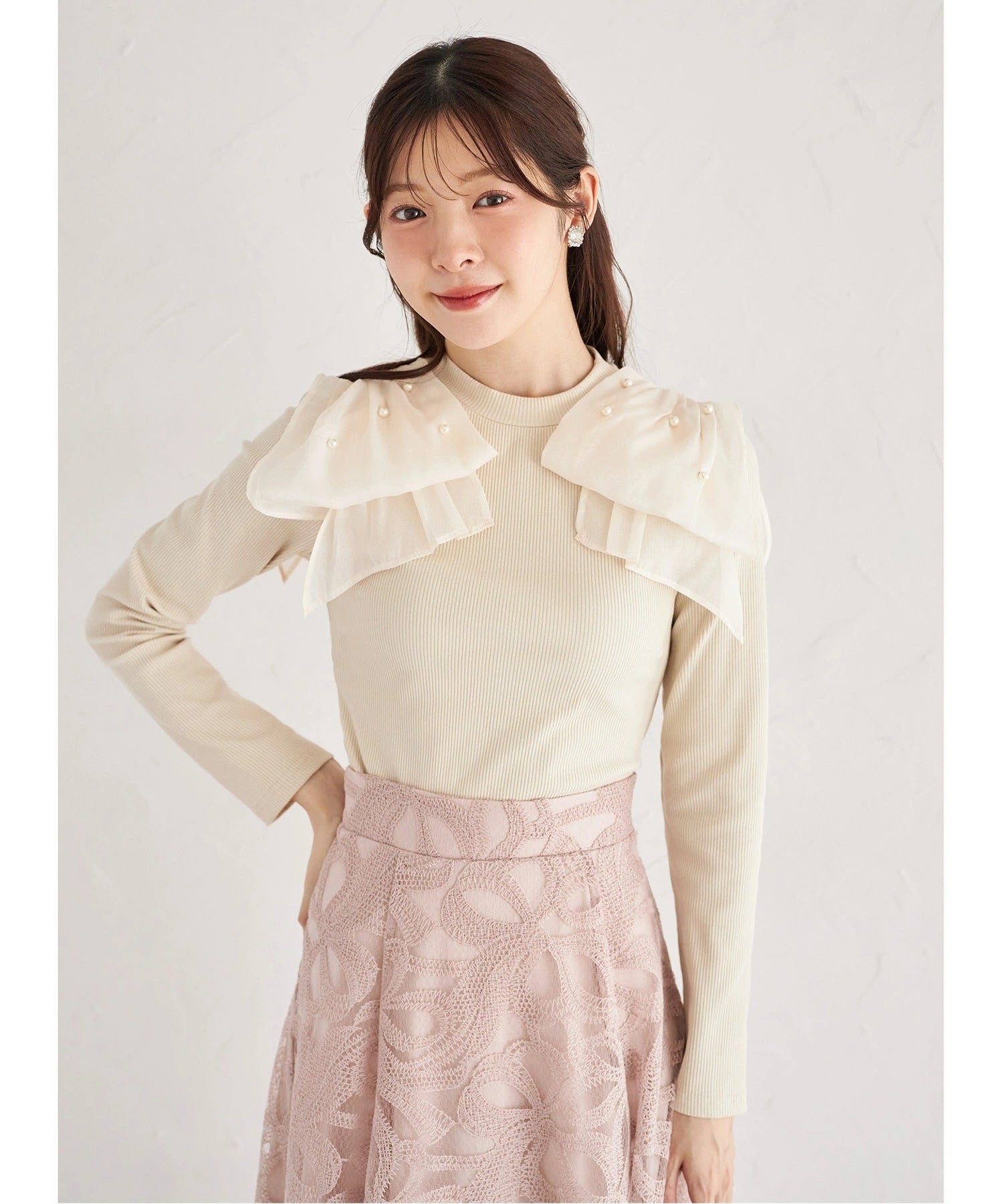 トッコクローゼット tocco closet 肩リボン＆パール付きリブカットプルオーバー ベージュ
