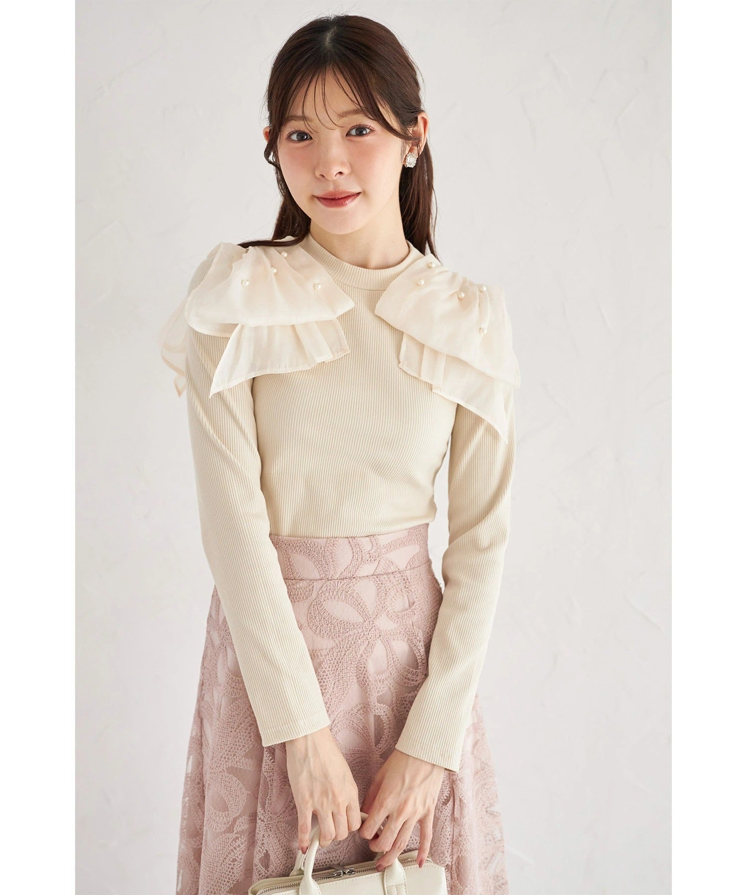 トッコクローゼット tocco closet 肩リボン＆パール付きリブカットプルオーバー ベージュ