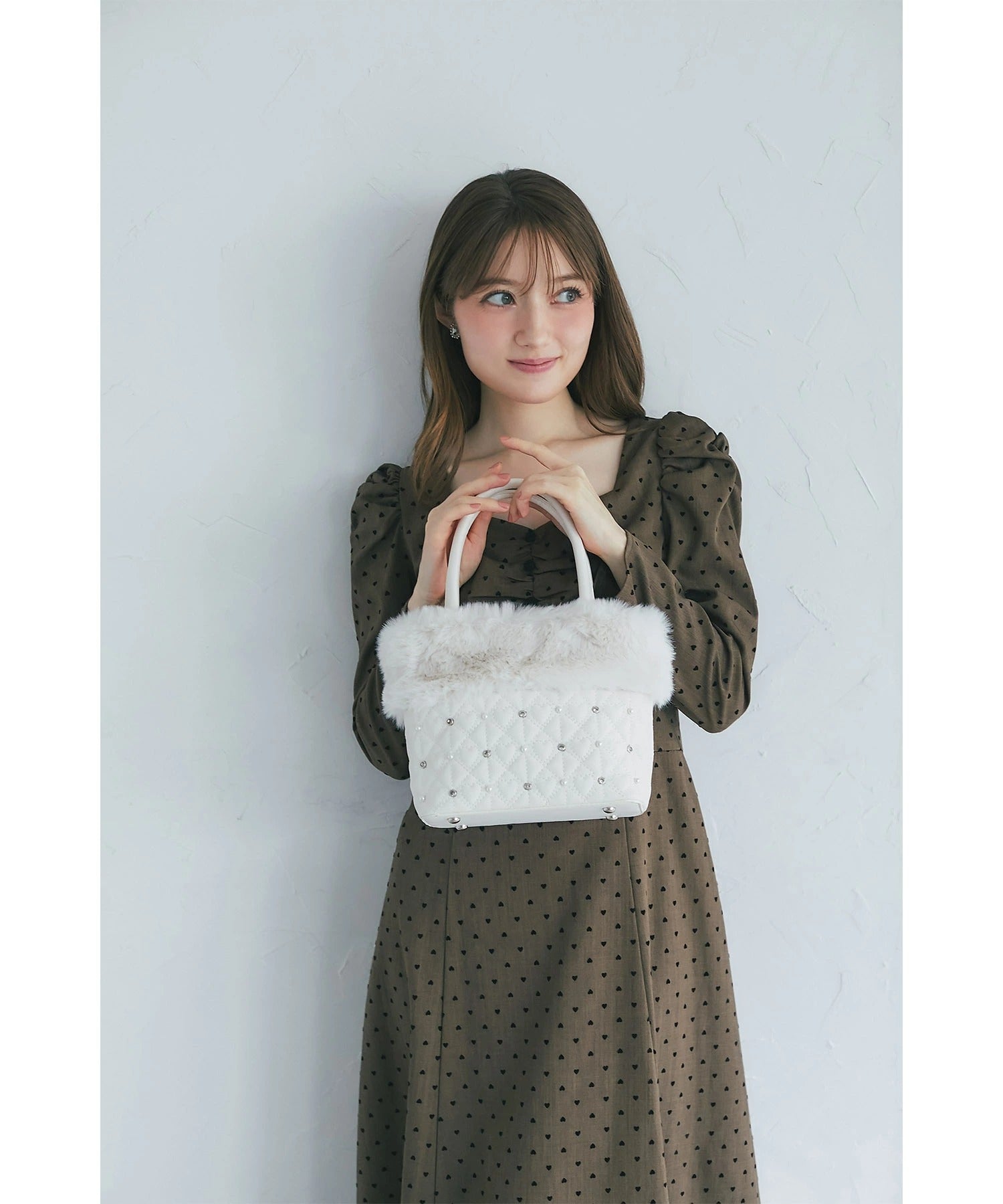 トッコクローゼット tocco closet 3WAYショルダー付きパールビジュー装飾ファー×ハートキルティングバッグ ホワイト