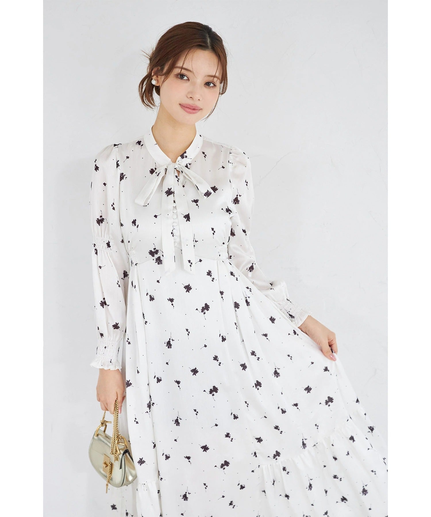 トッコクローゼット tocco closet リボン付きシルエットフラワー×ペンシルドットプリントワンピース ホワイト