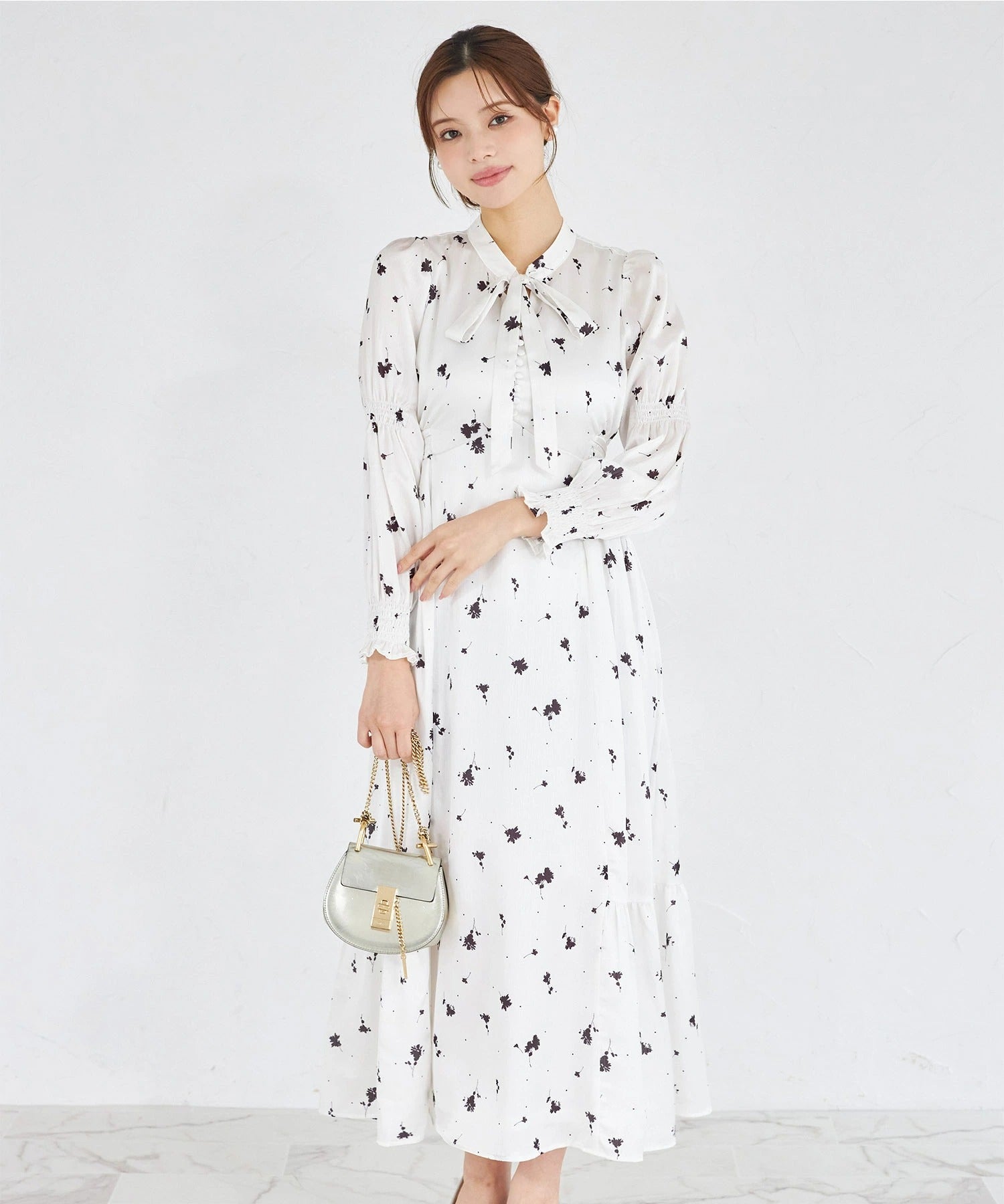 トッコクローゼット tocco closet リボン付きシルエットフラワー×ペンシルドットプリントワンピース ホワイト