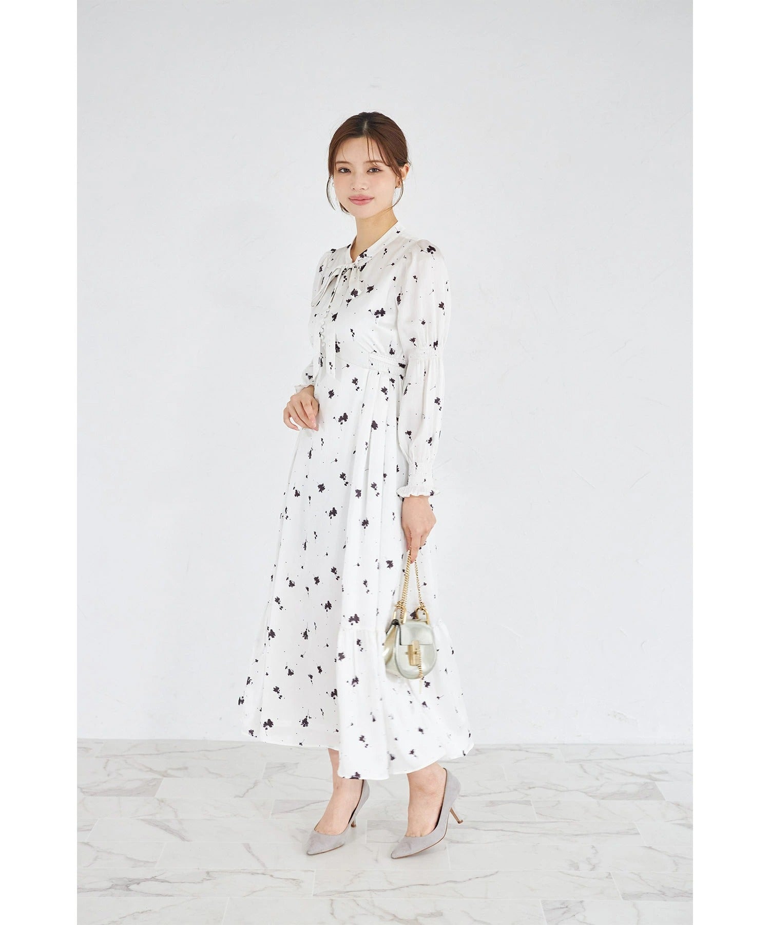 トッコクローゼット tocco closet リボン付きシルエットフラワー×ペンシルドットプリントワンピース ホワイト