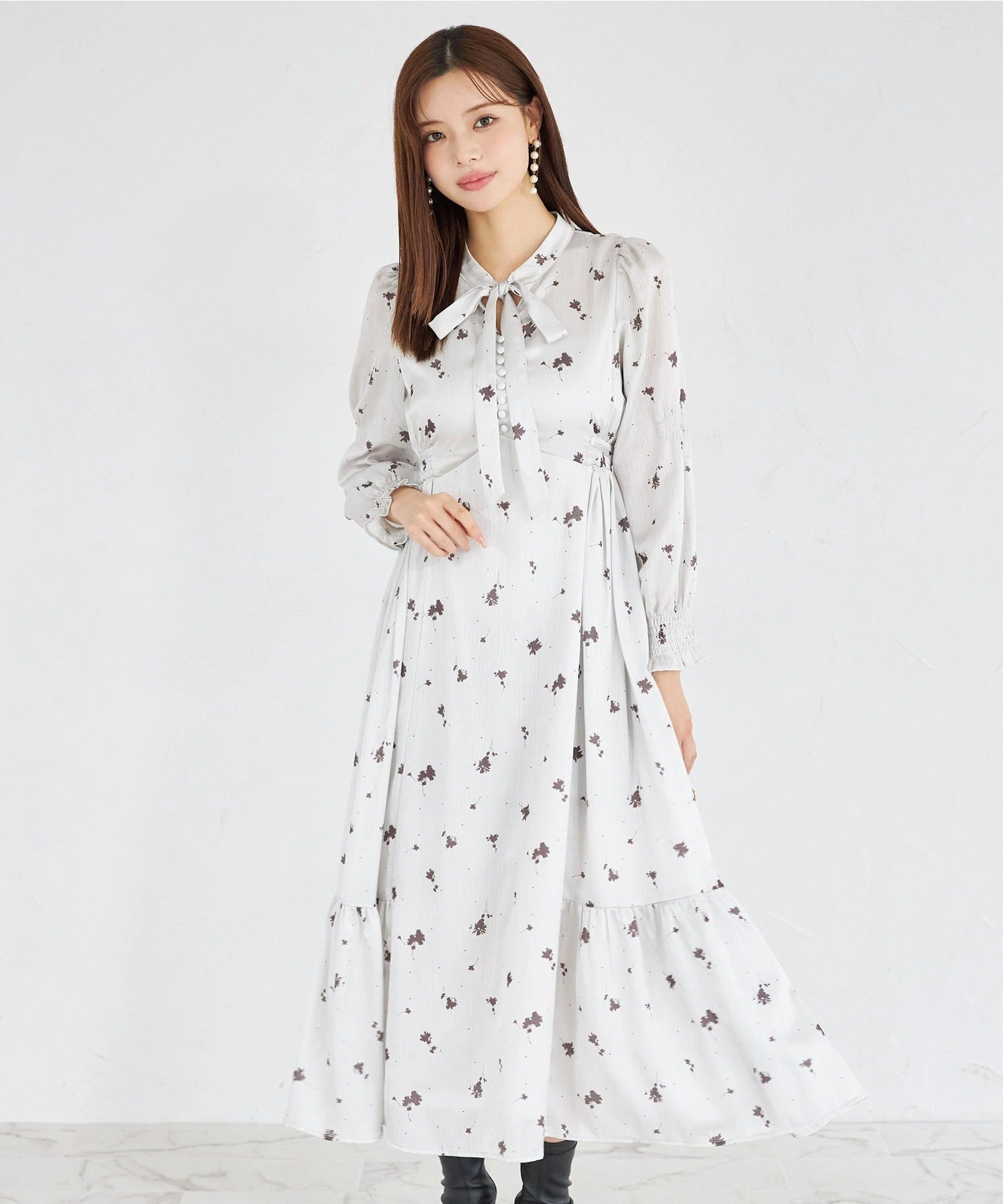 トッコクローゼット tocco closet リボン付きシルエットフラワー×ペンシルドットプリントワンピース ブラウン