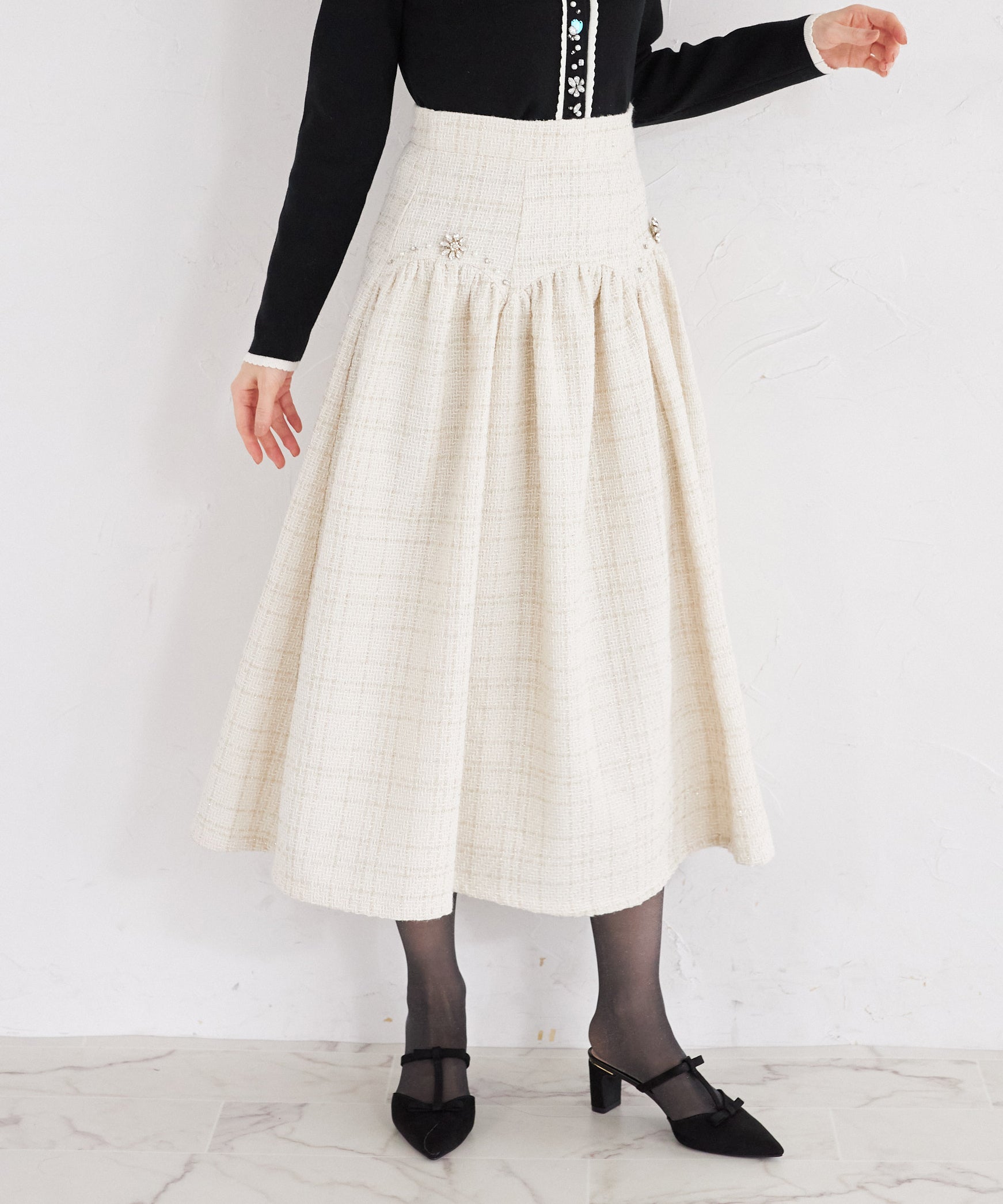 トッコクローゼット tocco closet ビジュー装飾スカラップ切り替えツイードフレアスカート ホワイト