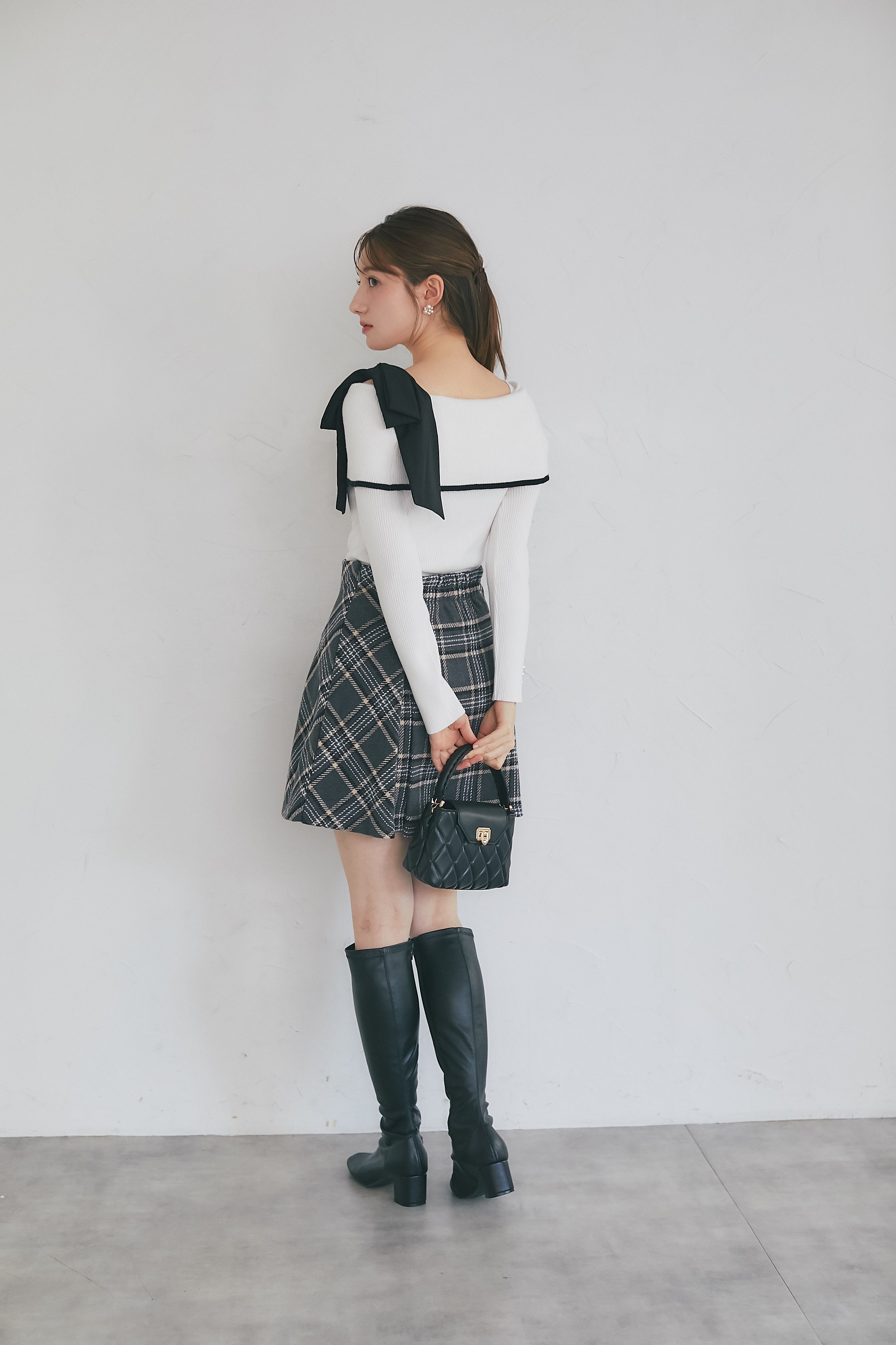 トッコクローゼット tocco closet 肩リボン付き袖口パール装飾ニットプルオーバー ホワイト