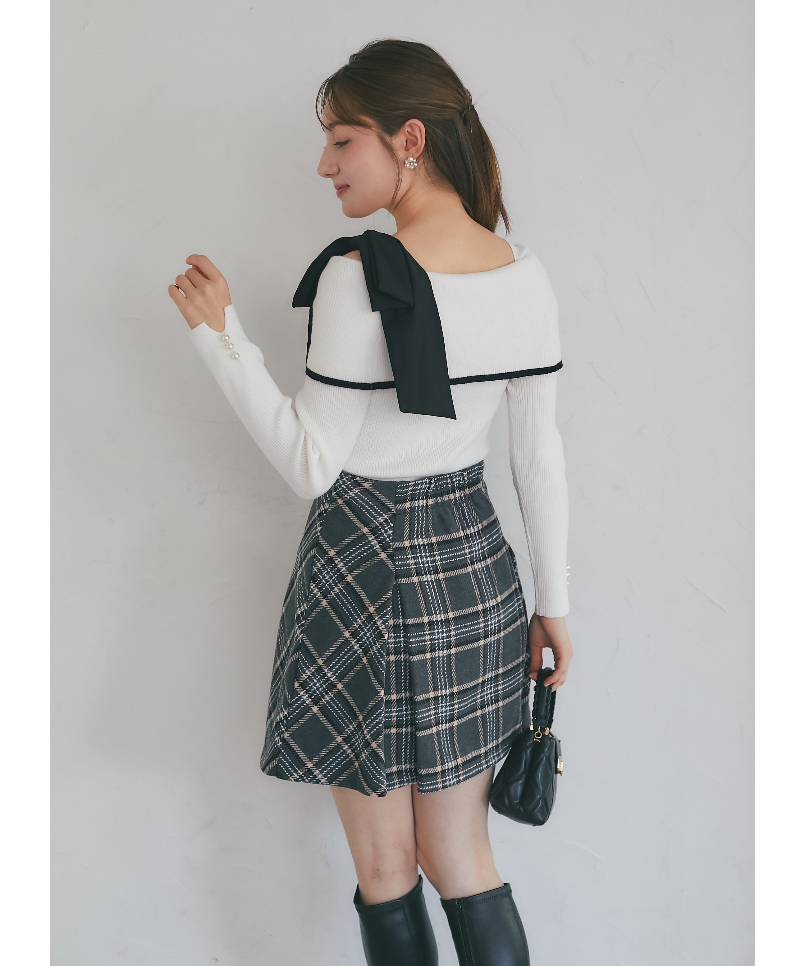 トッコクローゼット tocco closet 肩リボン付き袖口パール装飾ニットプルオーバー ホワイト