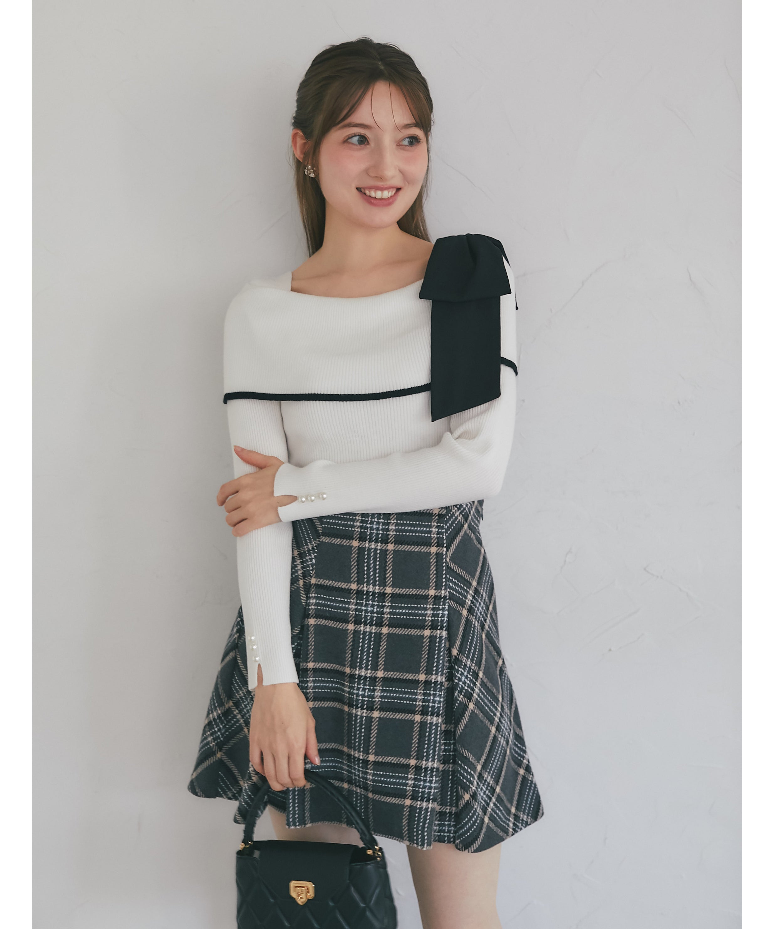 トッコクローゼット tocco closet 肩リボン付き袖口パール装飾ニットプルオーバー ホワイト