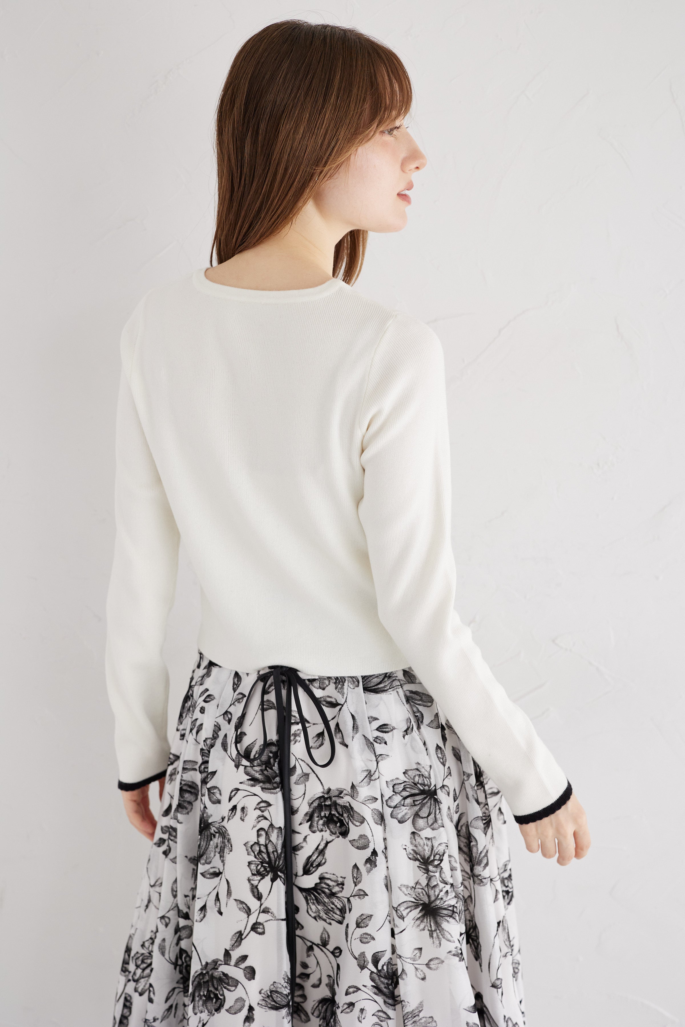 トッコクローゼット tocco closet パールビジュー装飾バイカラーカーディガン ホワイト