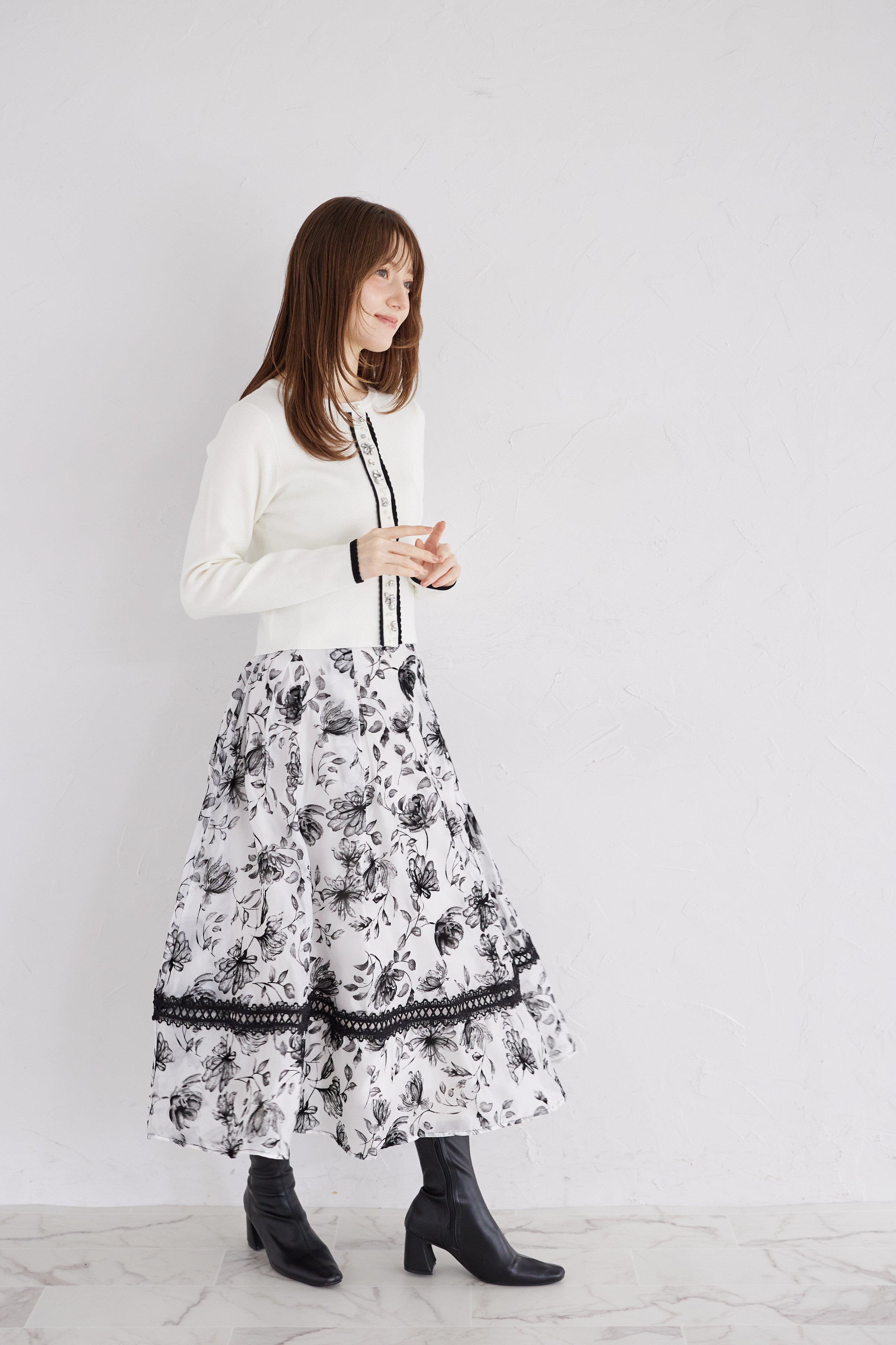 トッコクローゼット tocco closet パールビジュー装飾バイカラーカーディガン ホワイト