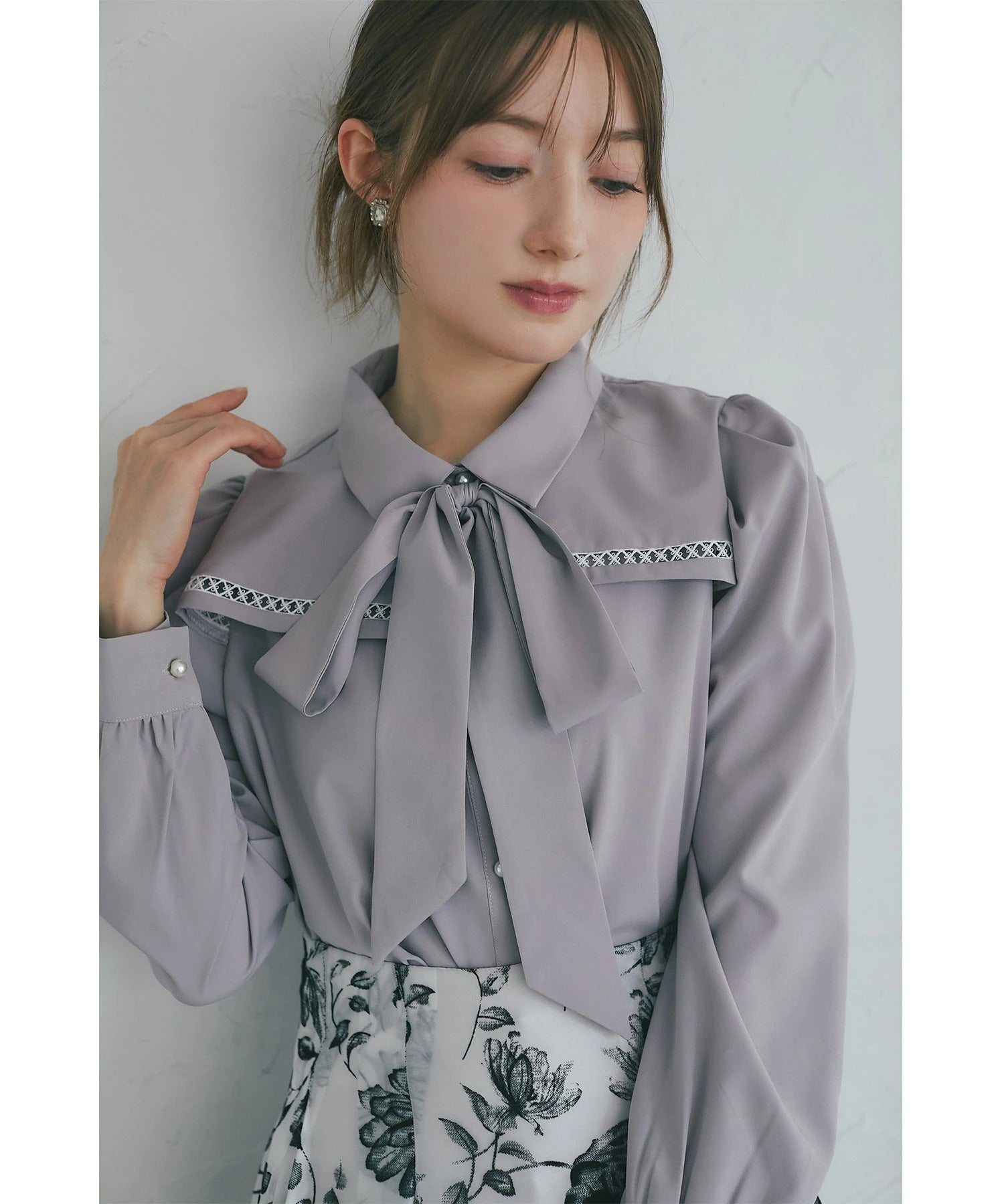 トッコクローゼット tocco closet 2WAYボウタイリボン付きヨークラインレース切り替えブラウス グレー