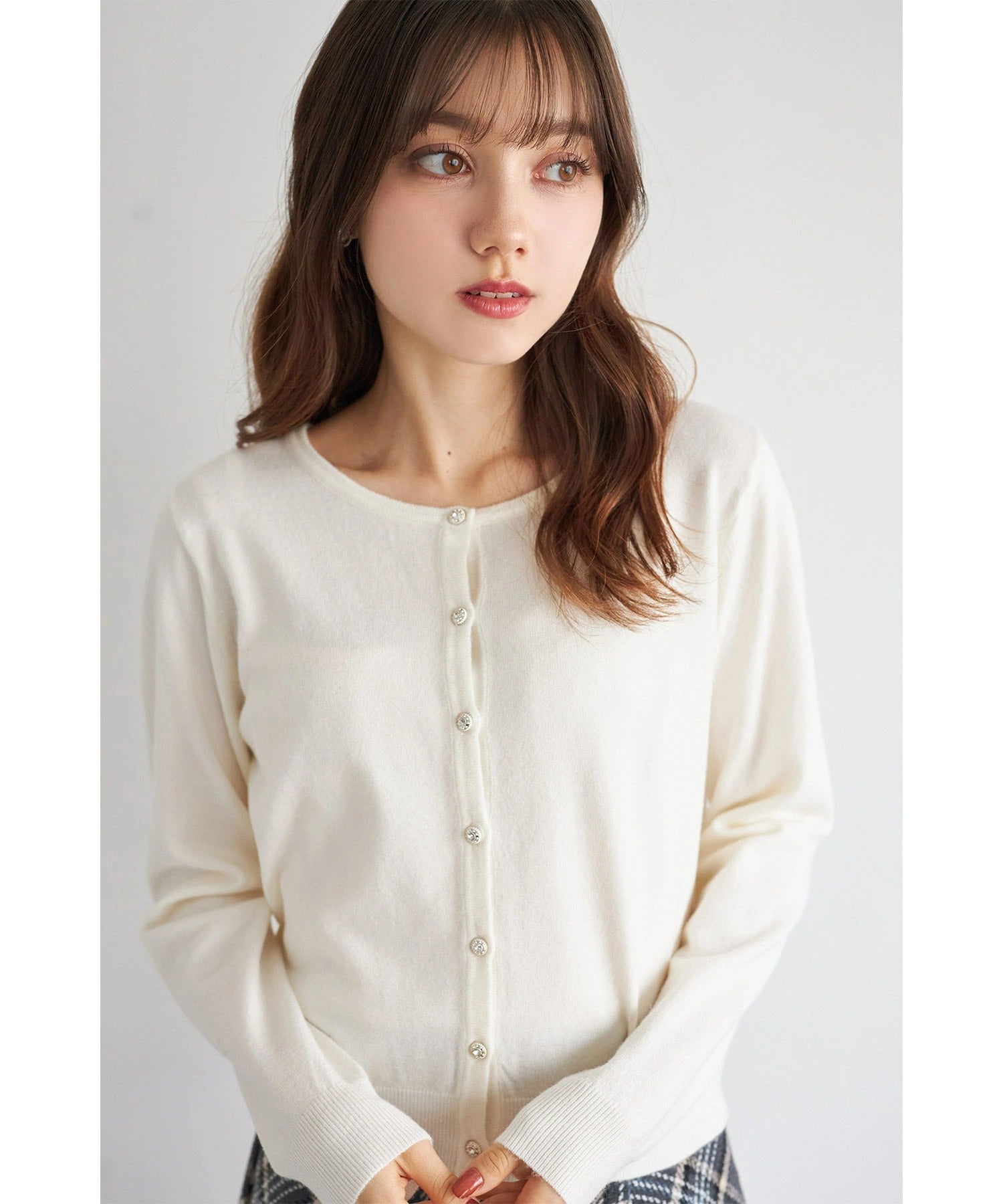 トッコクローゼット tocco closet しっとり保湿シアバター加工＆ハンドウォッシュ♪ビジュー釦ニットカーディガン ホワイト