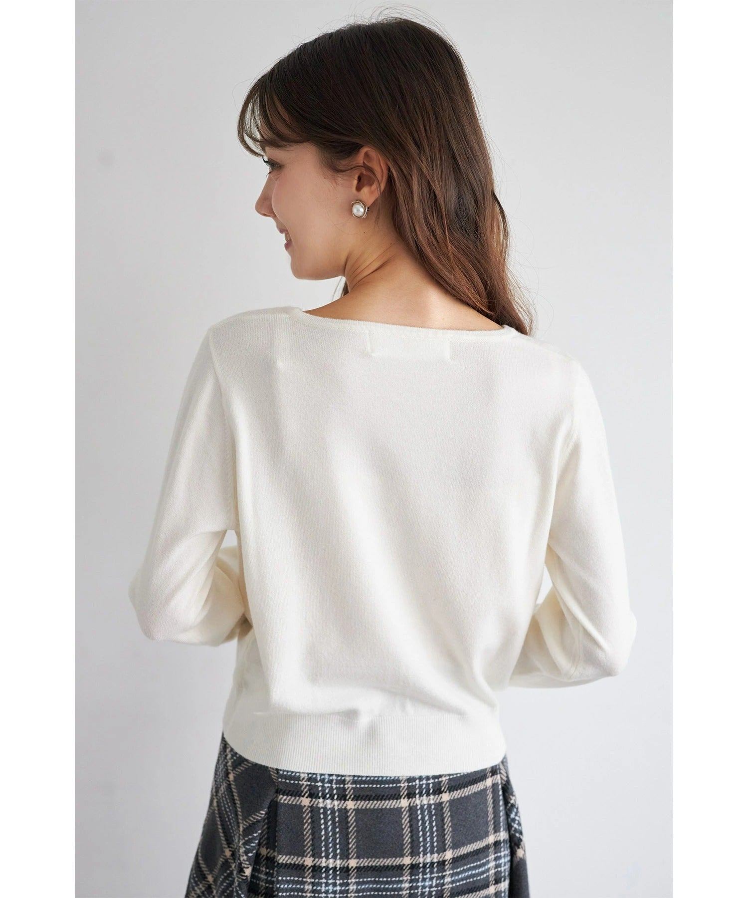 トッコクローゼット tocco closet しっとり保湿シアバター加工＆ハンドウォッシュ♪ビジュー釦ニットカーディガン ホワイト